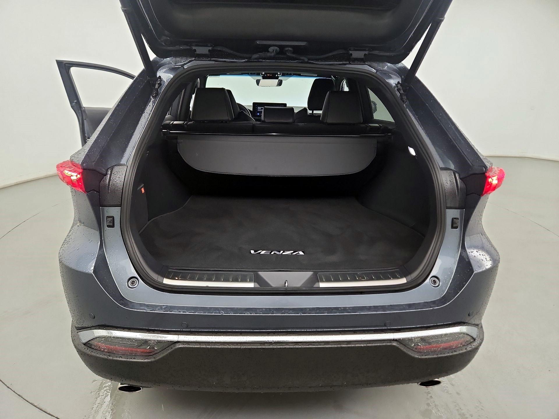 Thumbnail: 2023 Toyota Venza - 19