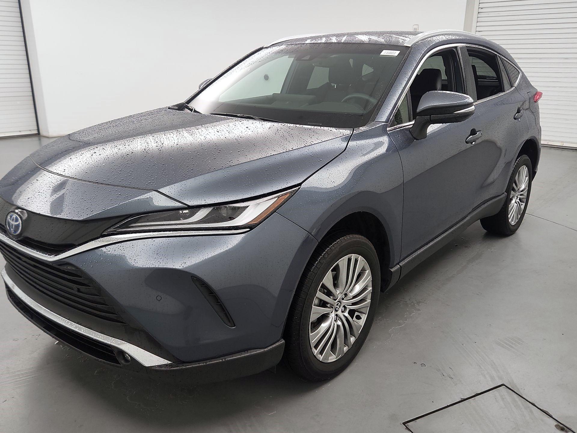 Thumbnail: 2023 Toyota Venza - 3