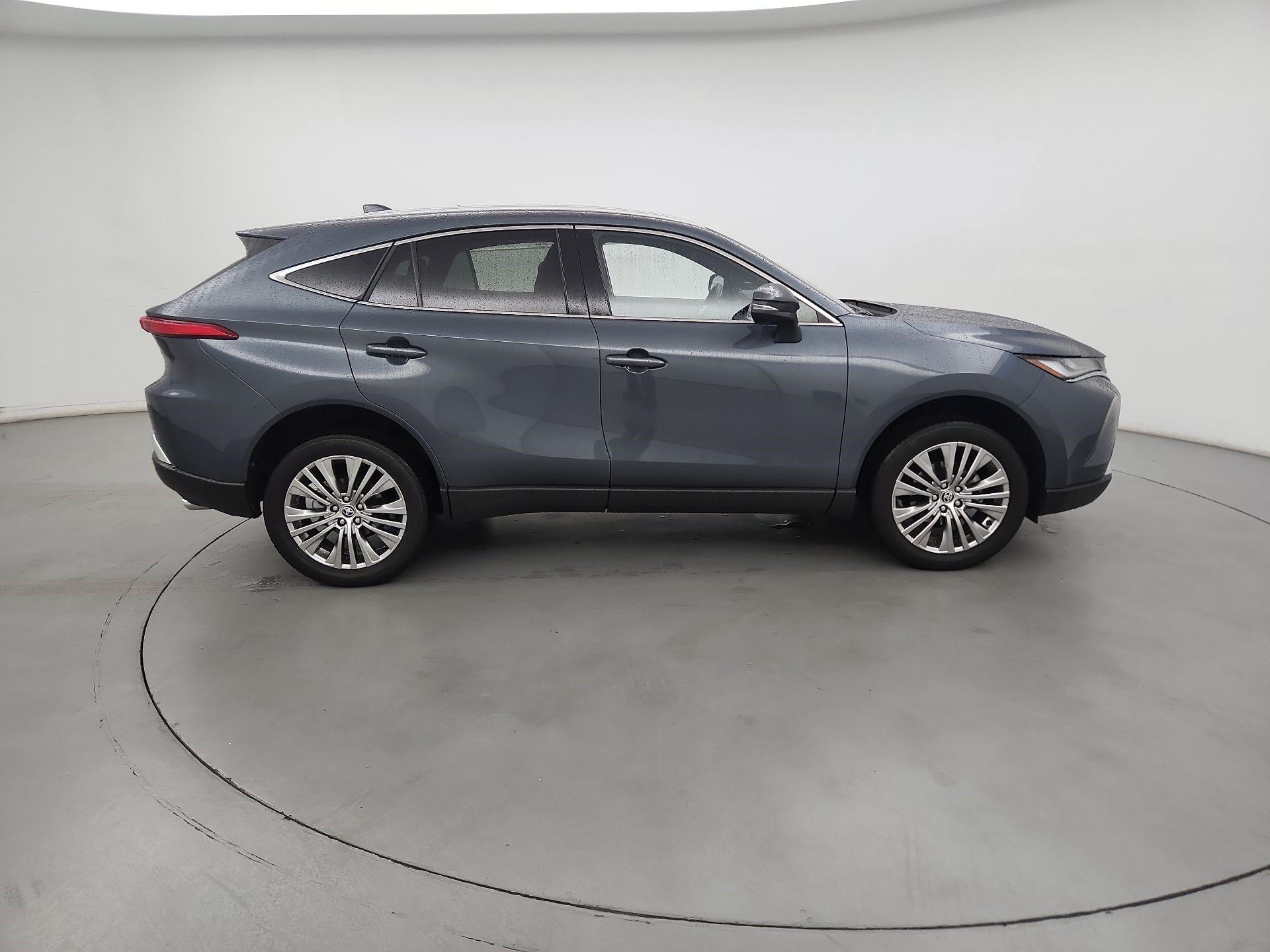 Thumbnail: 2023 Toyota Venza - 4