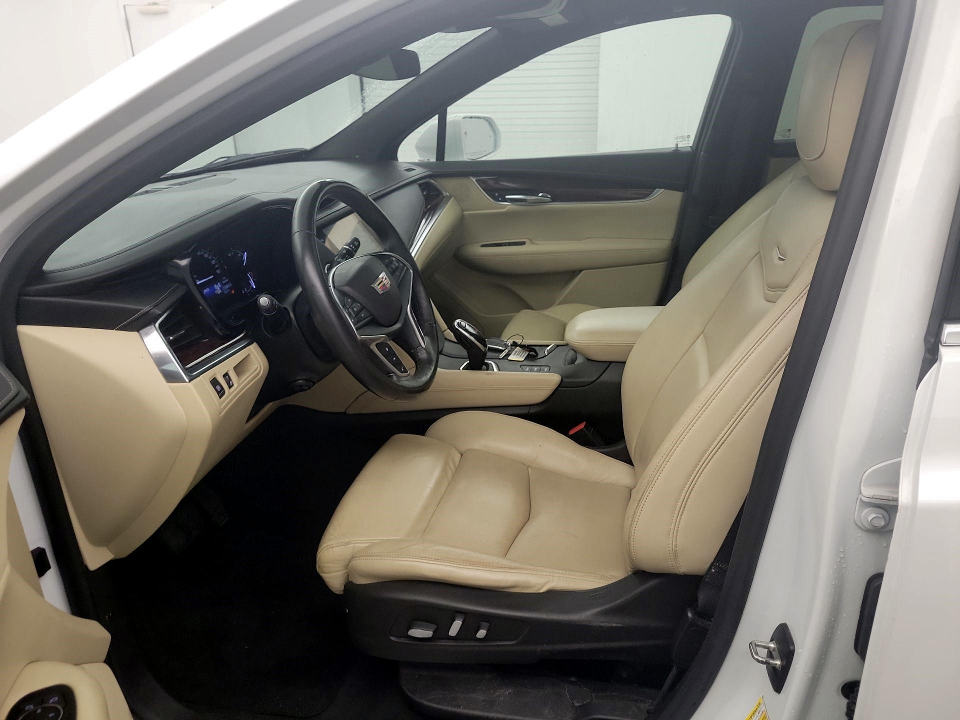 Thumbnail: 2017 Cadillac XT5 - 9