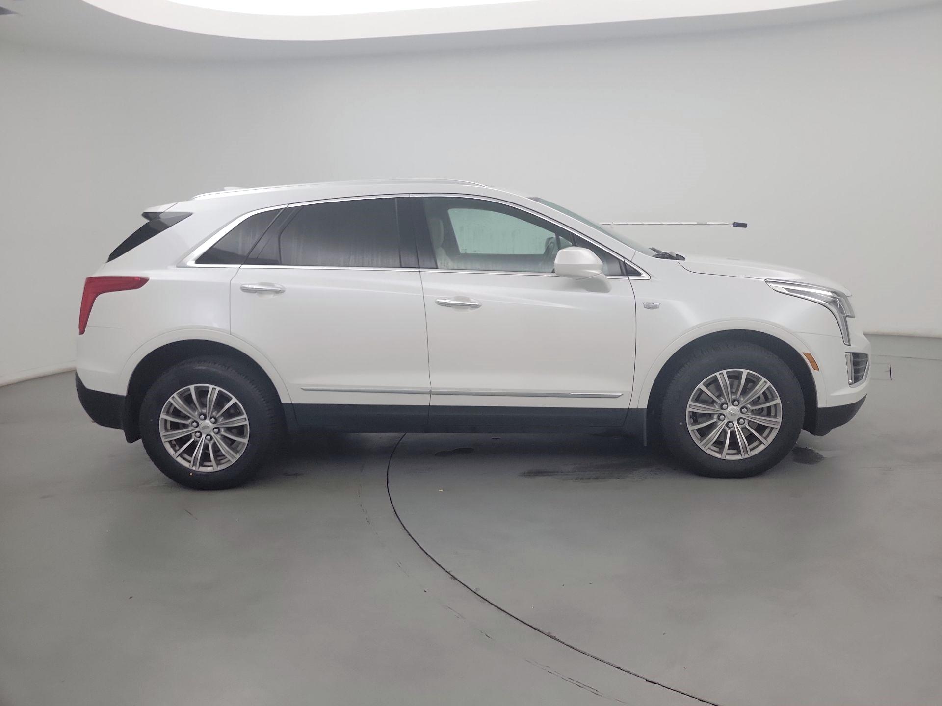 Thumbnail: 2017 Cadillac XT5 - 4