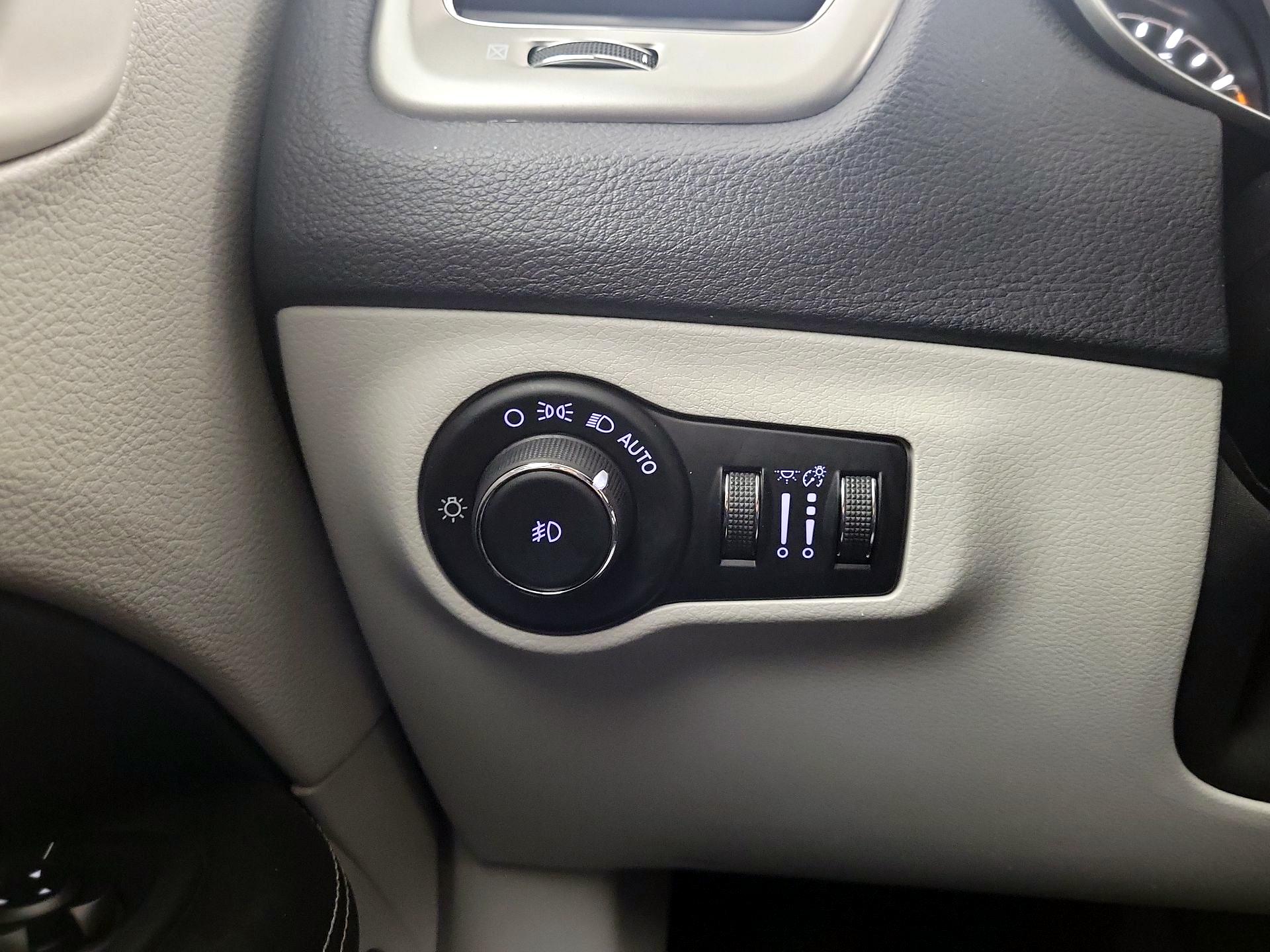 Thumbnail: 2017 Jeep Compass - 11