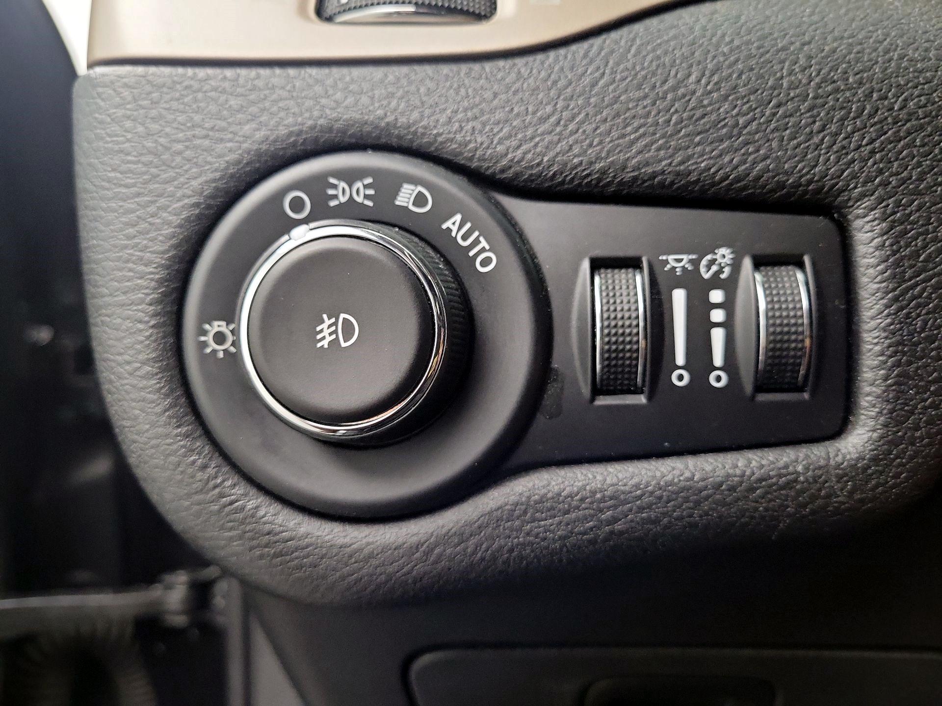 Thumbnail: 2016 Jeep Cherokee - 11