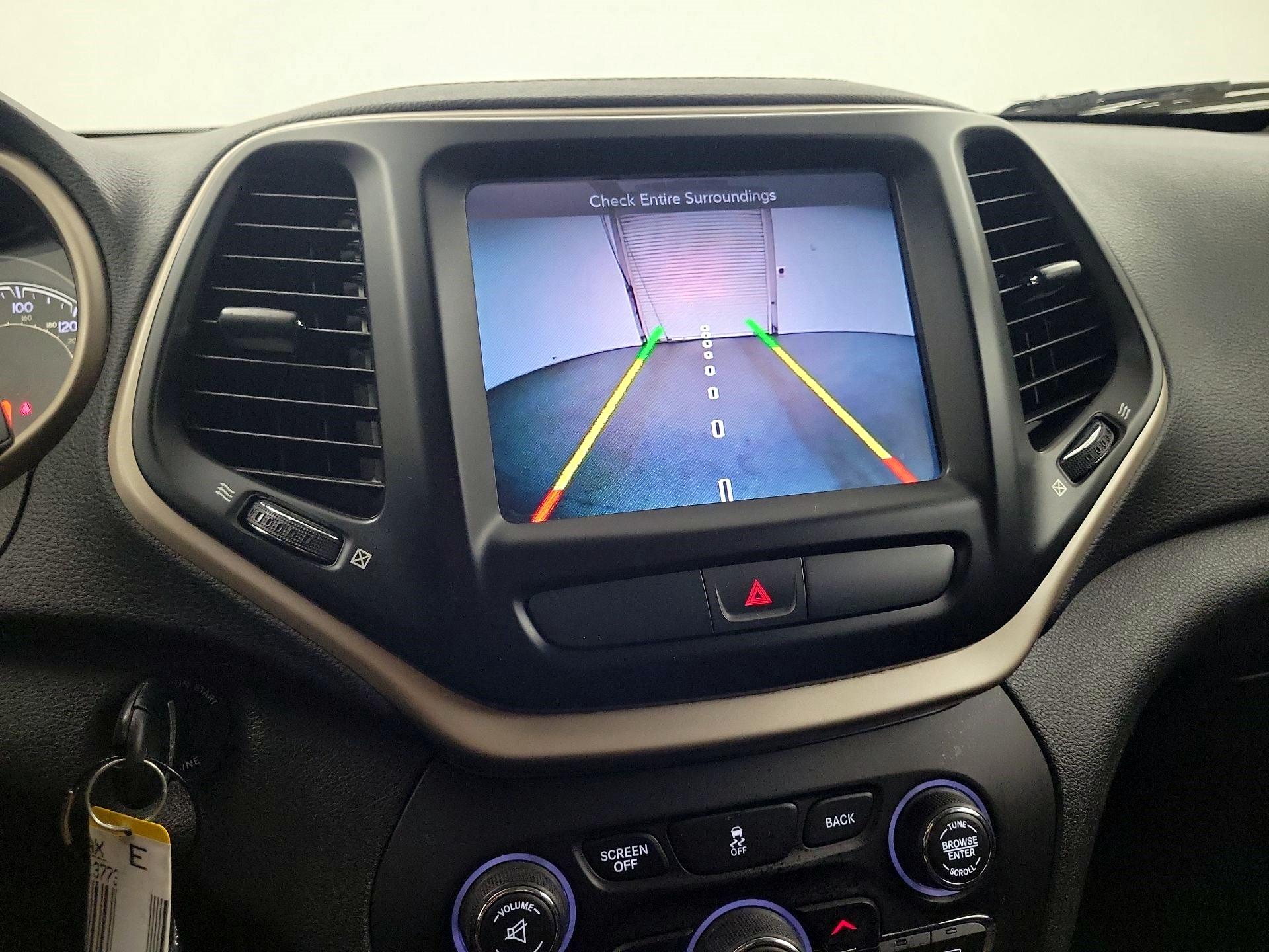 Thumbnail: 2016 Jeep Cherokee - 13