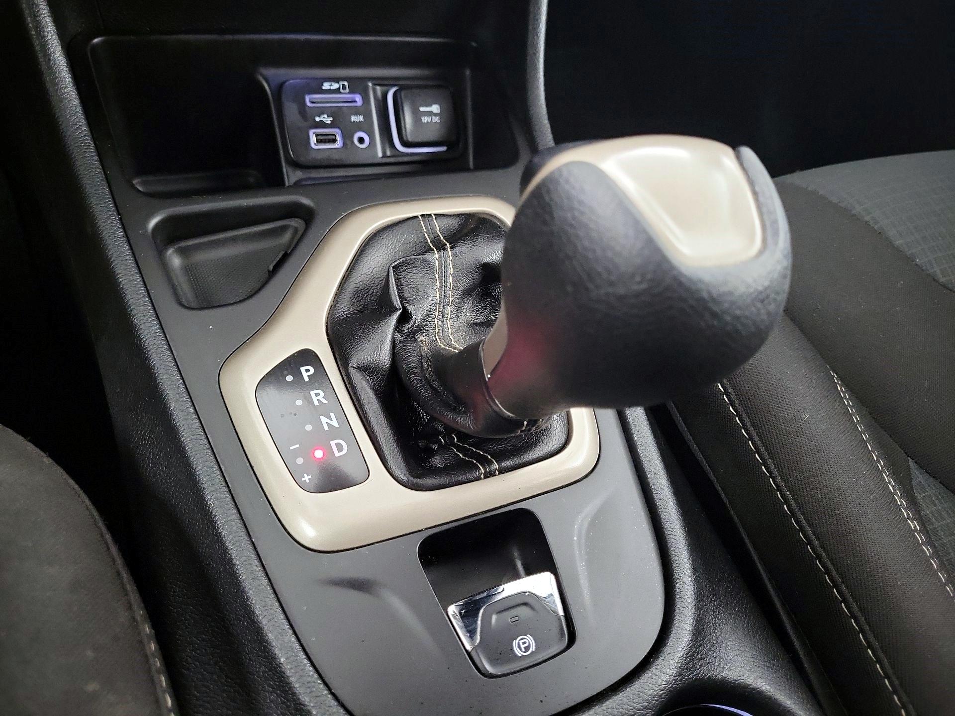 Thumbnail: 2016 Jeep Cherokee - 16