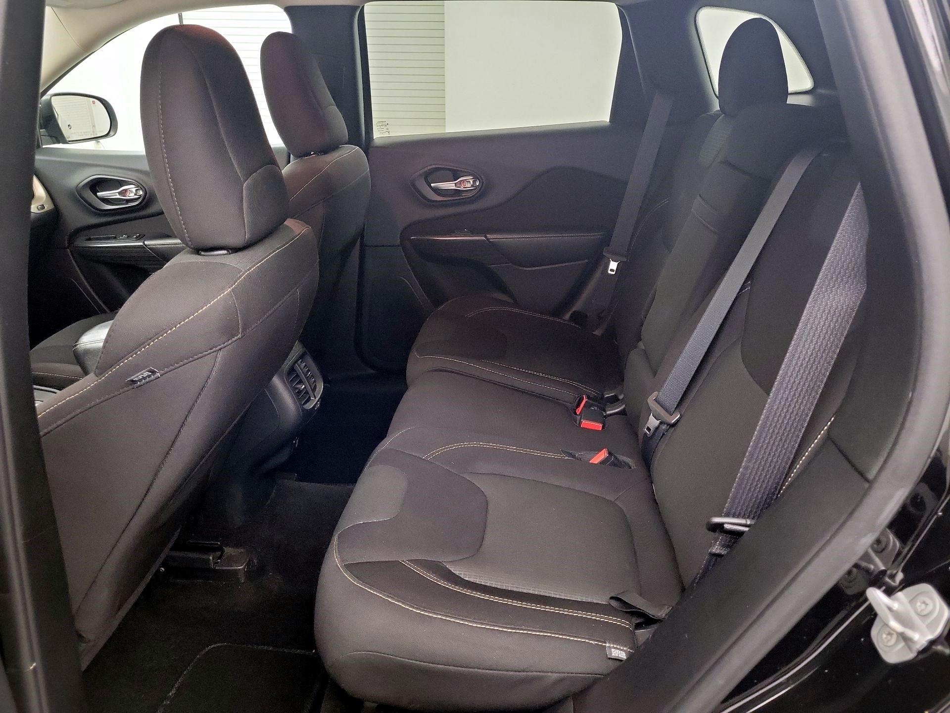 Thumbnail: 2016 Jeep Cherokee - 18