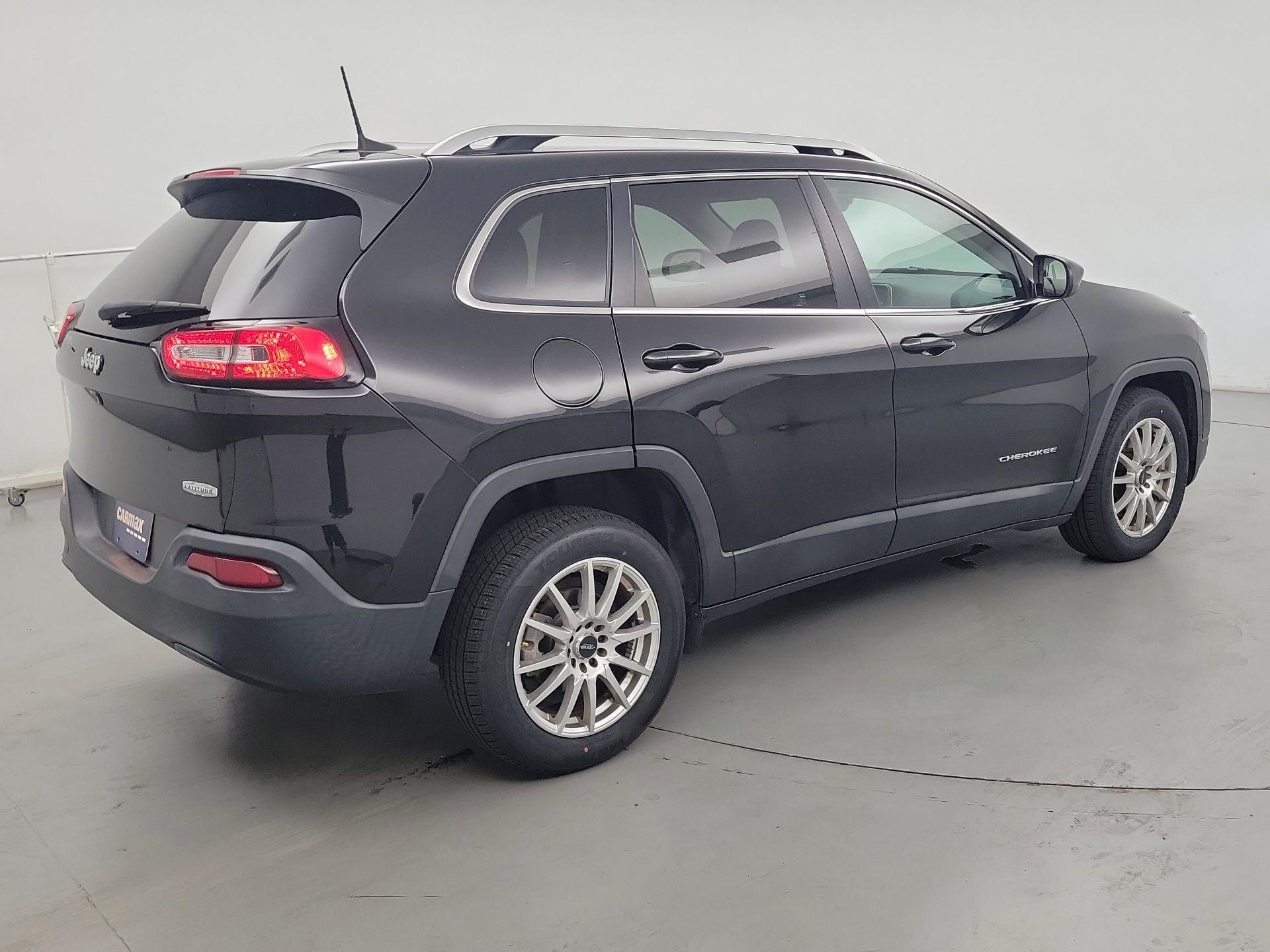 Thumbnail: 2016 Jeep Cherokee - 5