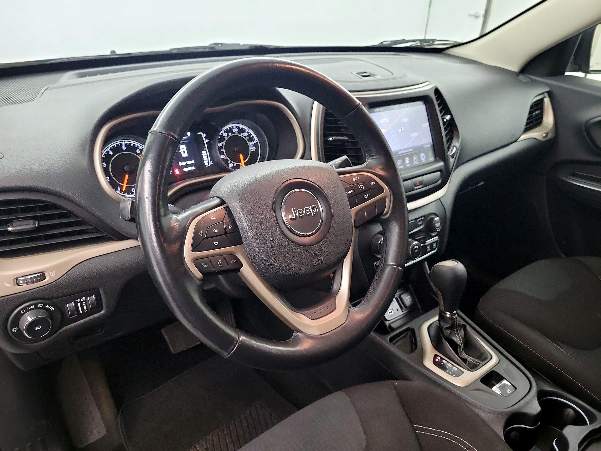 Thumbnail: 2016 Jeep Cherokee - 8