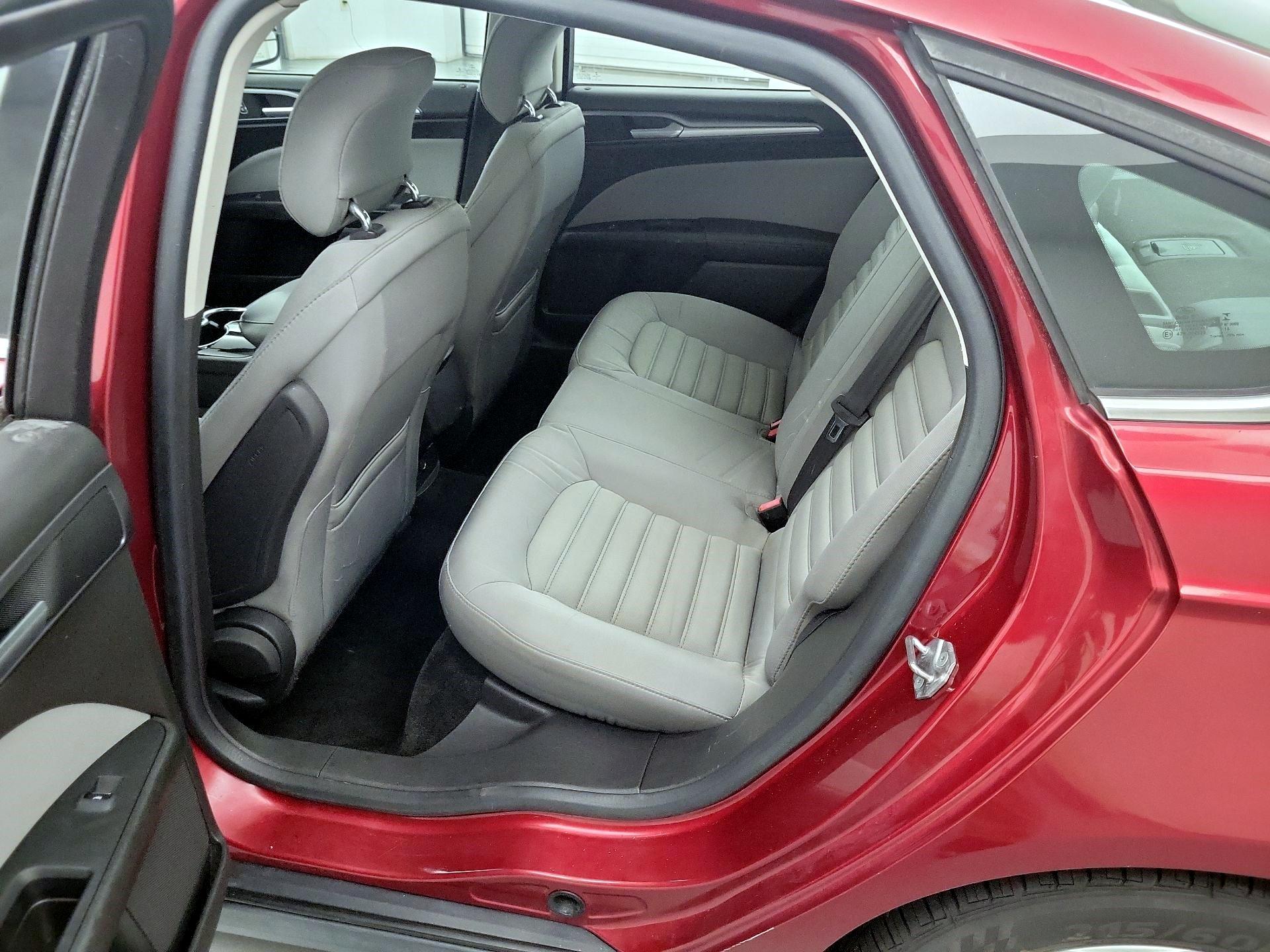 Thumbnail: 2014 Ford Fusion - 16