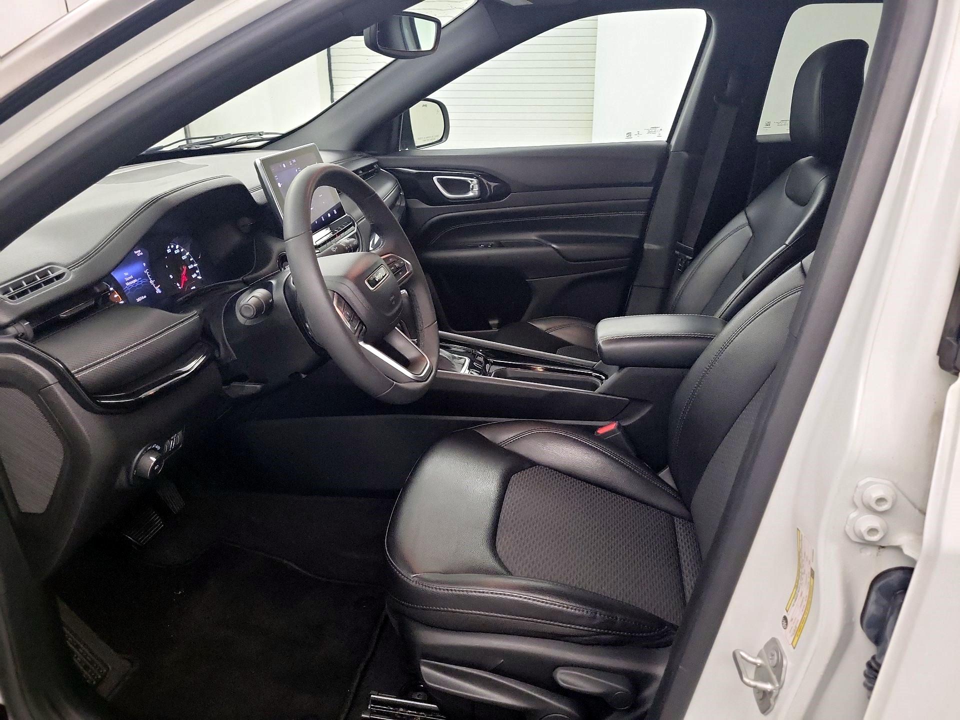 Thumbnail: 2022 Jeep Compass - 9