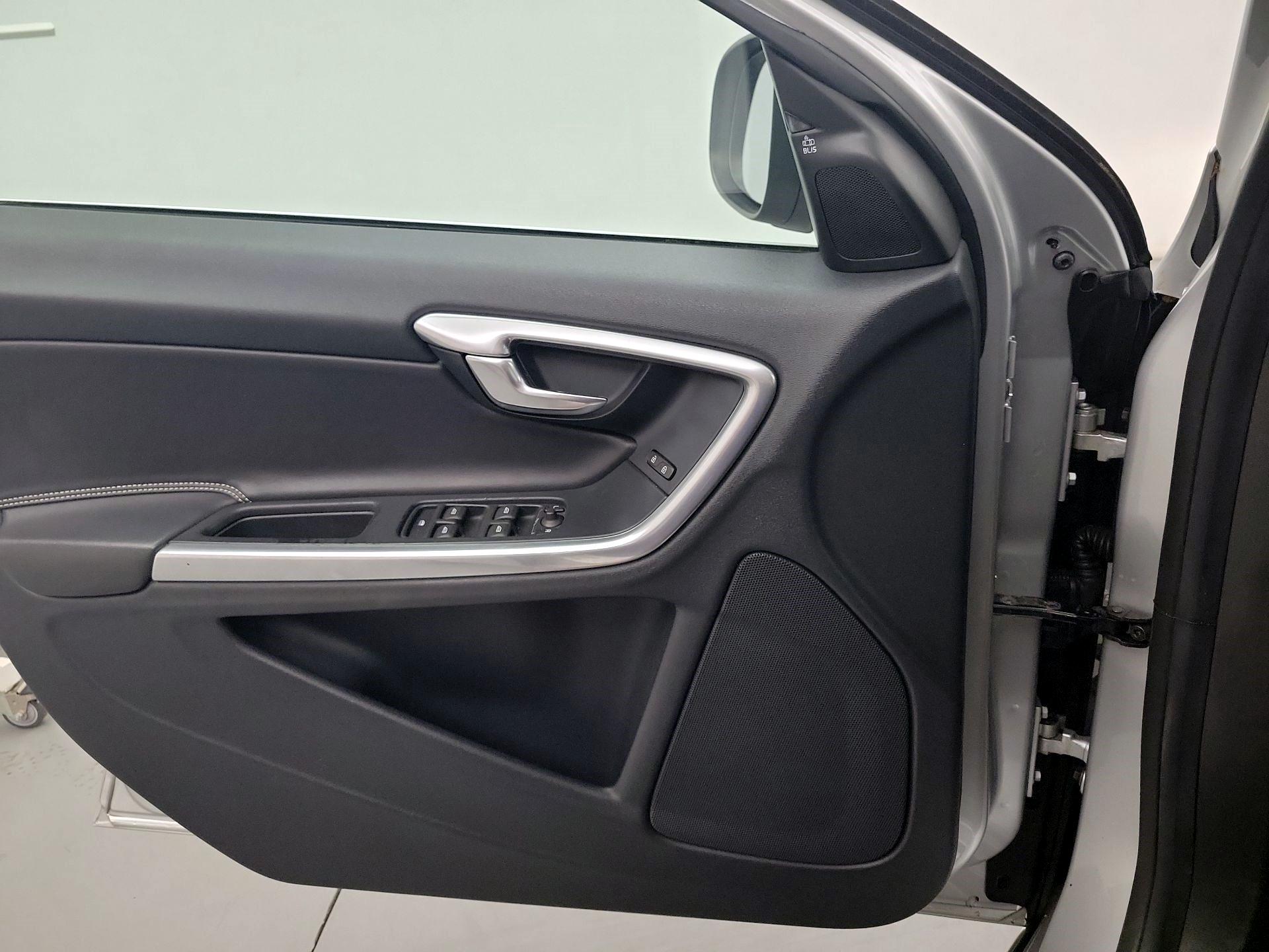 Thumbnail: 2015 Volvo V60 - 10