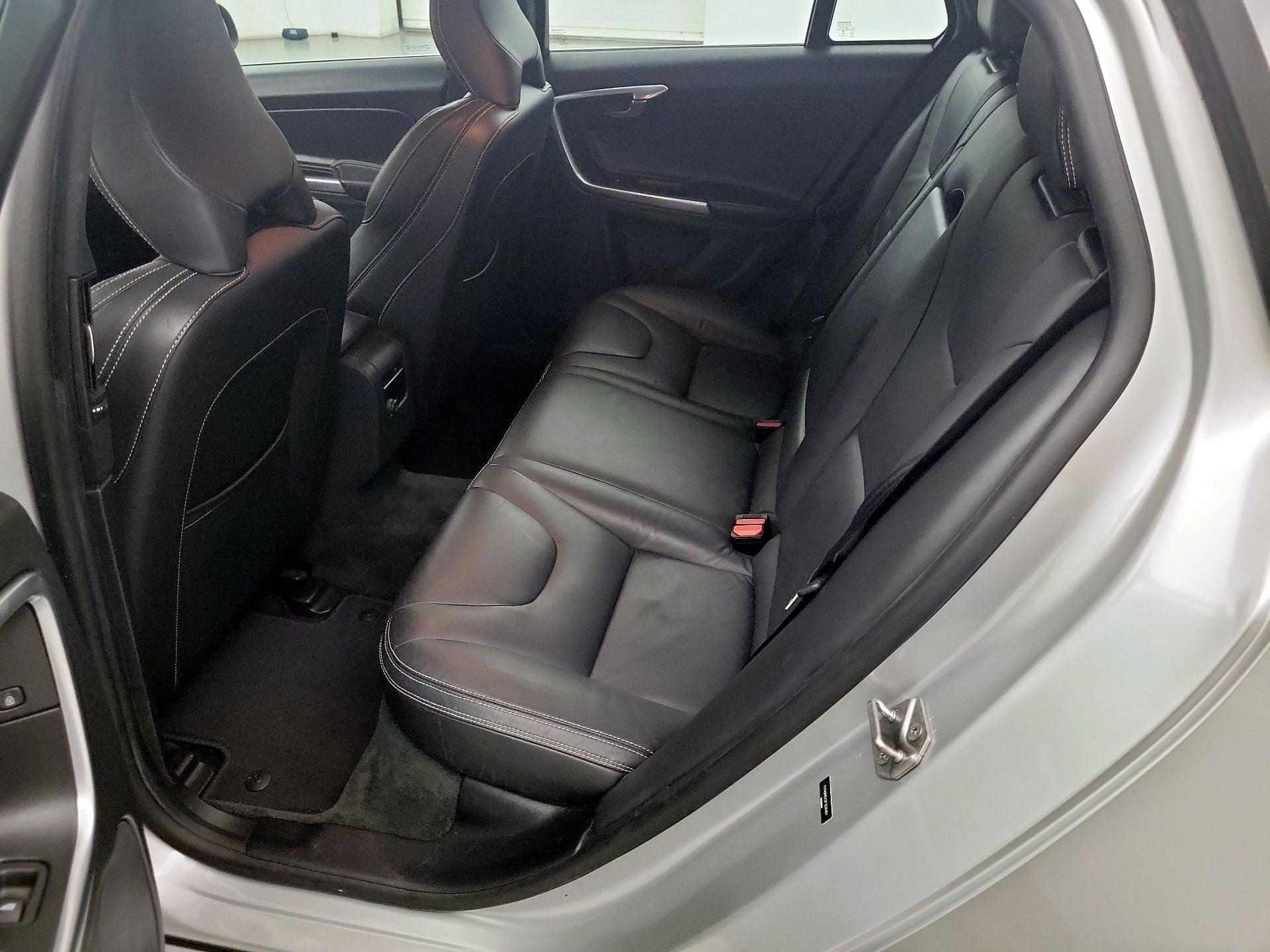 Thumbnail: 2015 Volvo V60 - 19