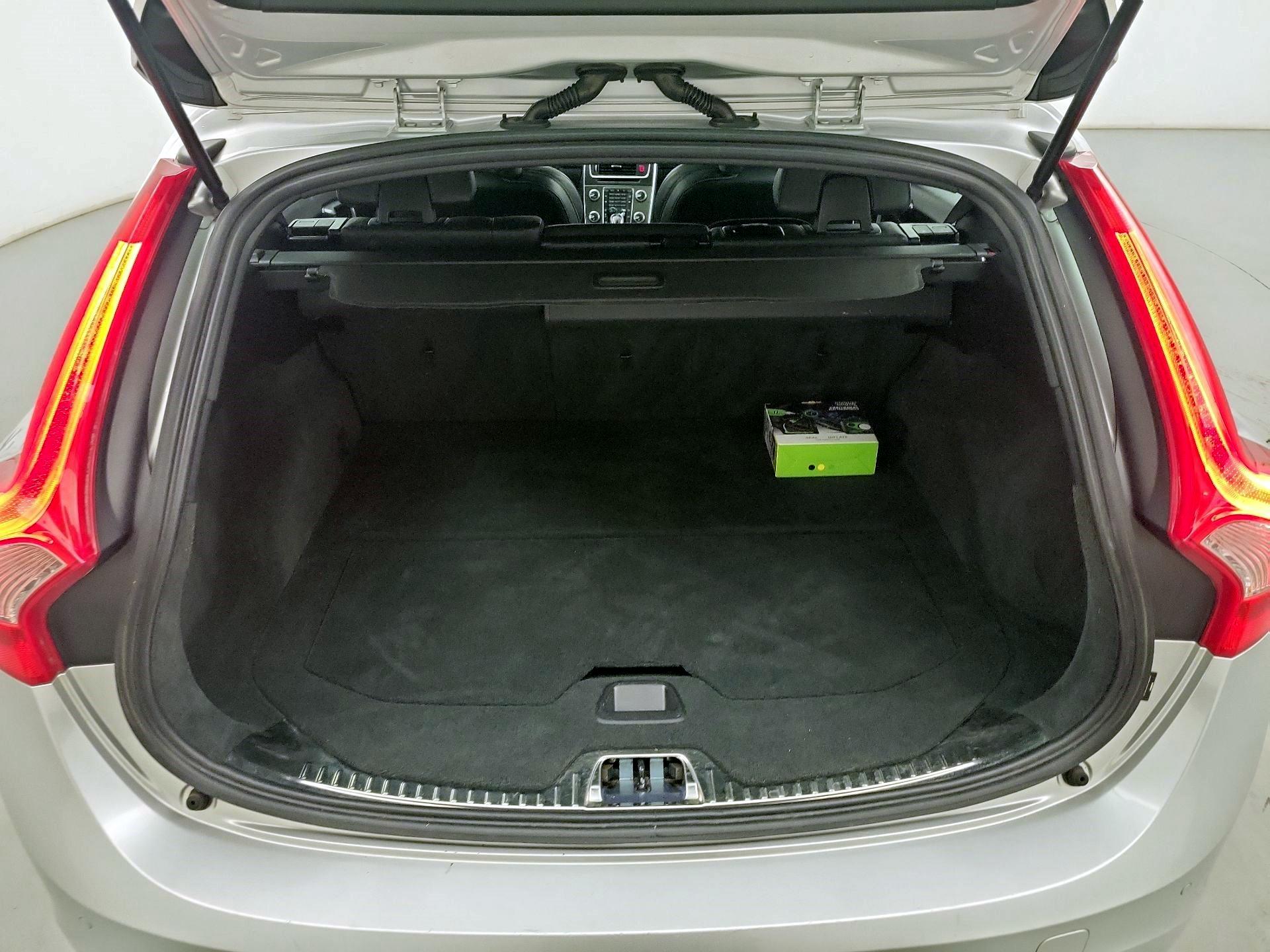 Thumbnail: 2015 Volvo V60 - 20