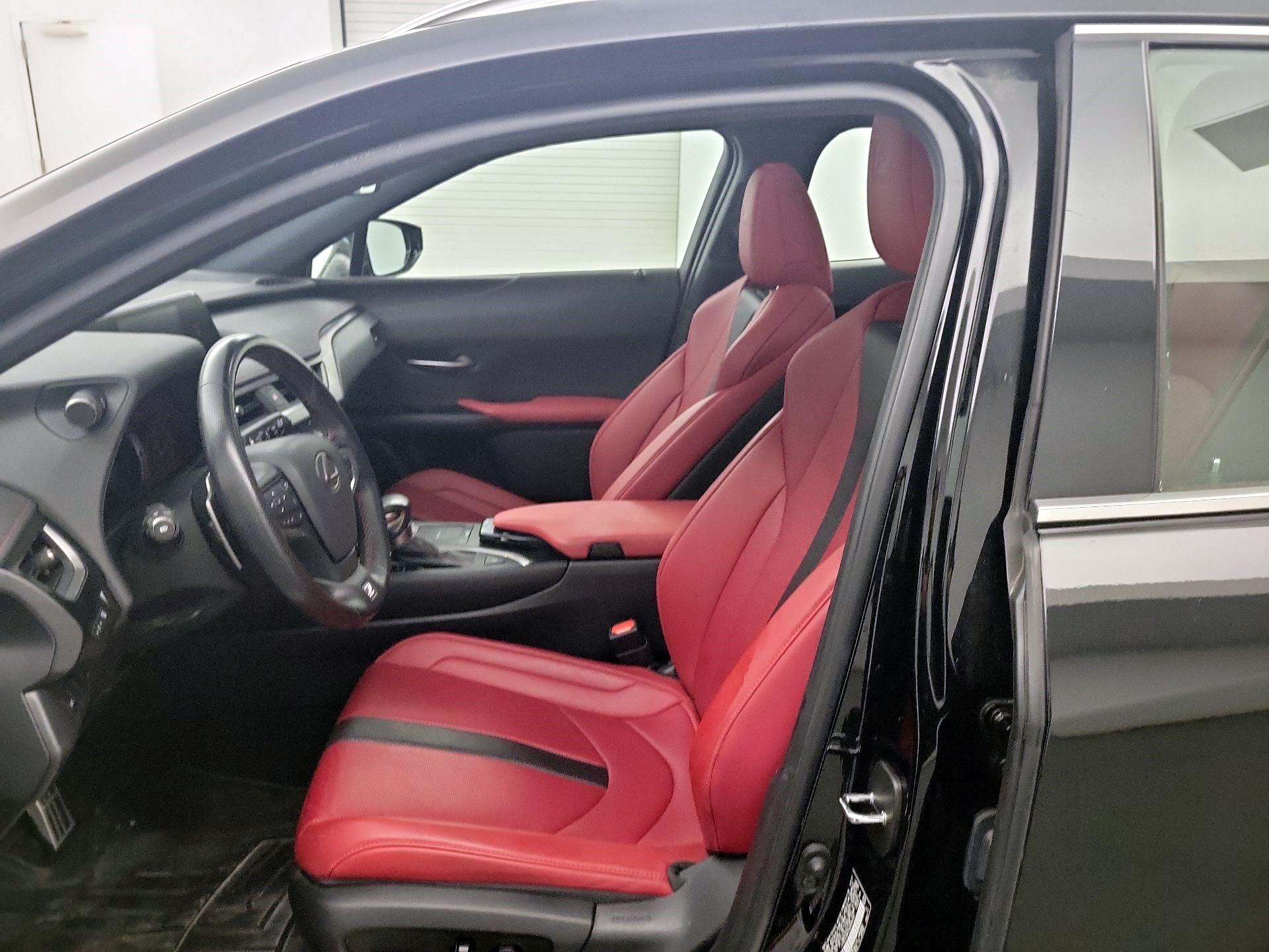 Thumbnail: 2022 Lexus UX - 9