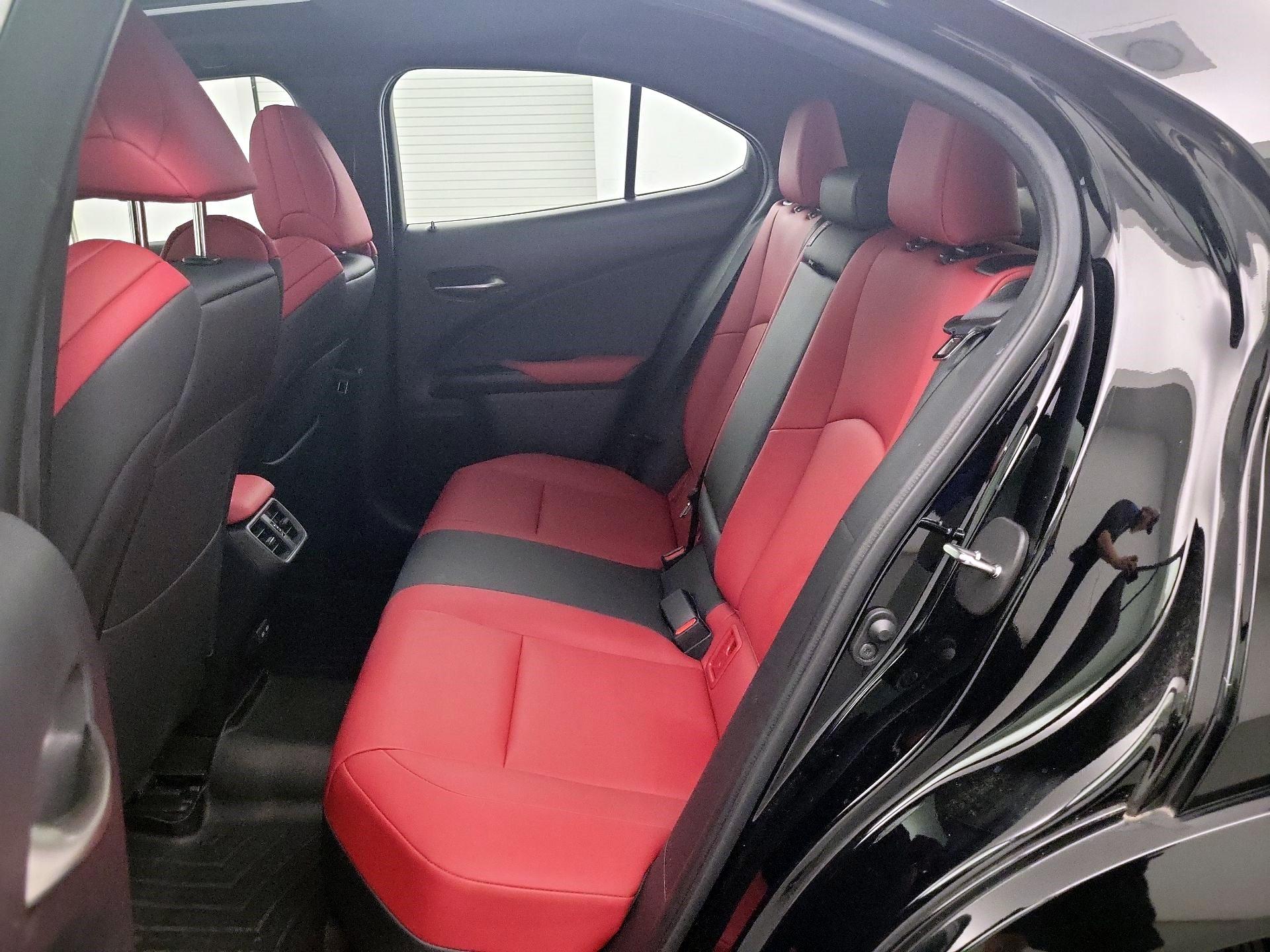 Thumbnail: 2022 Lexus UX - 18