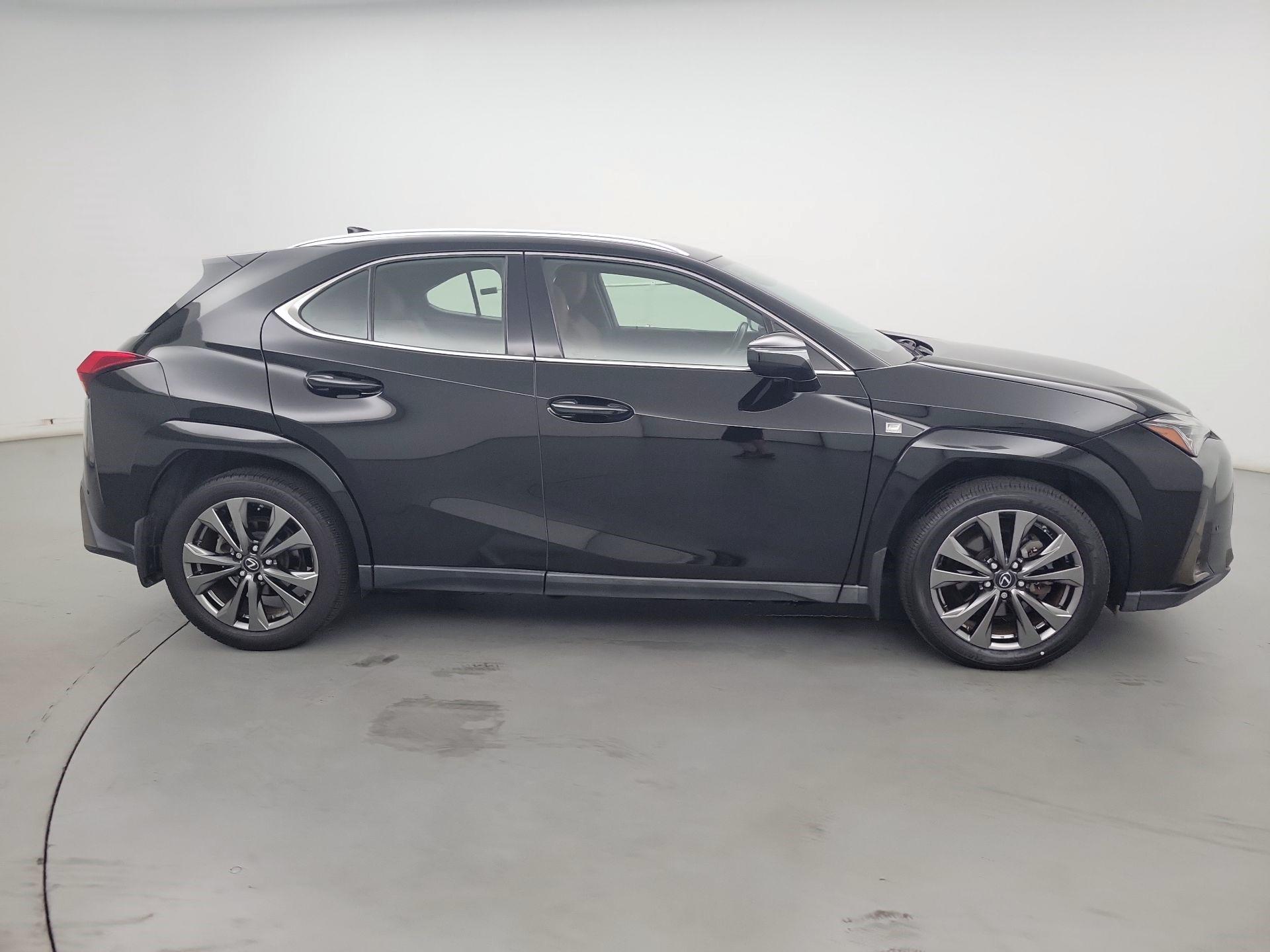 Thumbnail: 2022 Lexus UX - 4