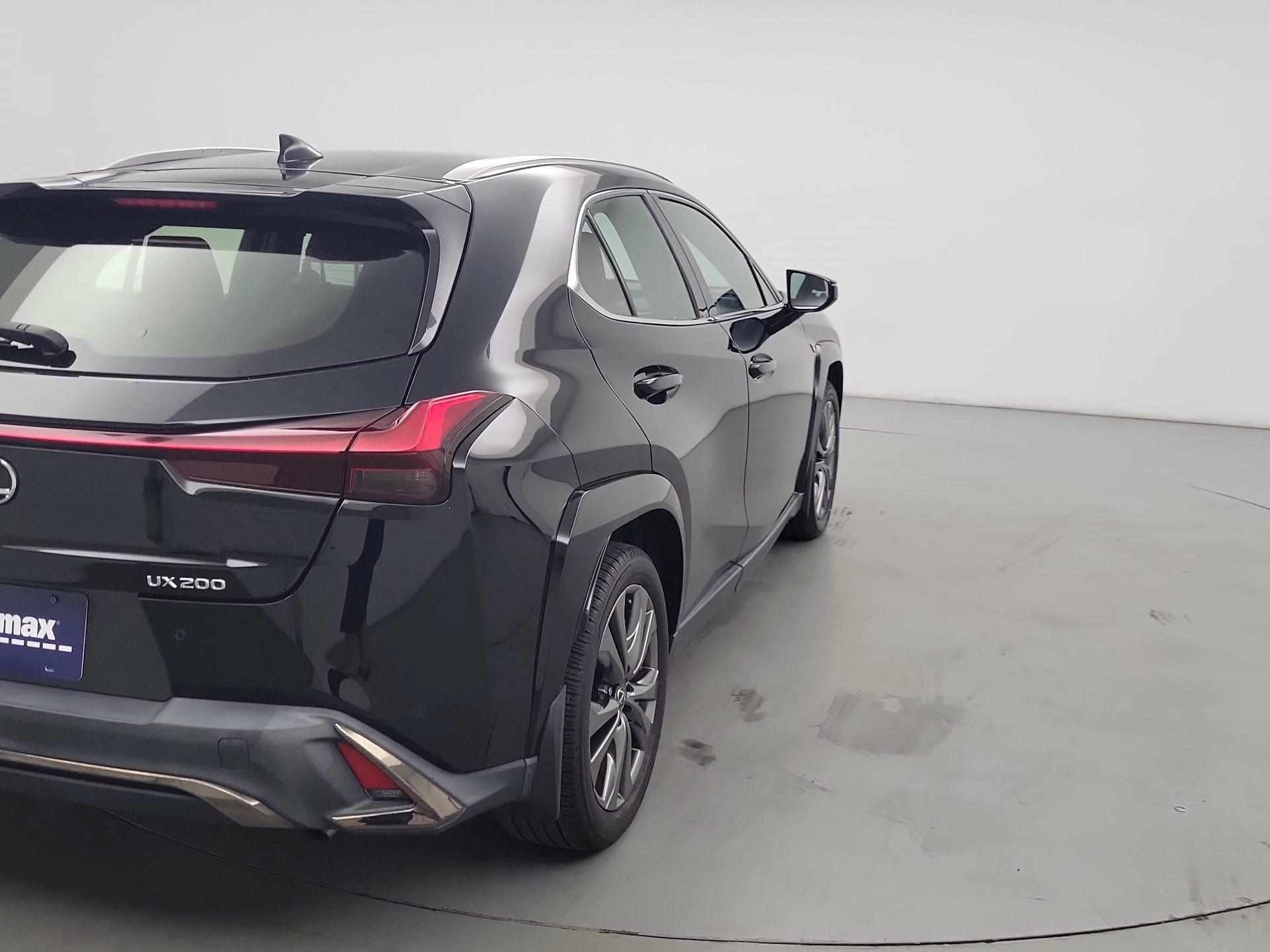 Thumbnail: 2022 Lexus UX - 5