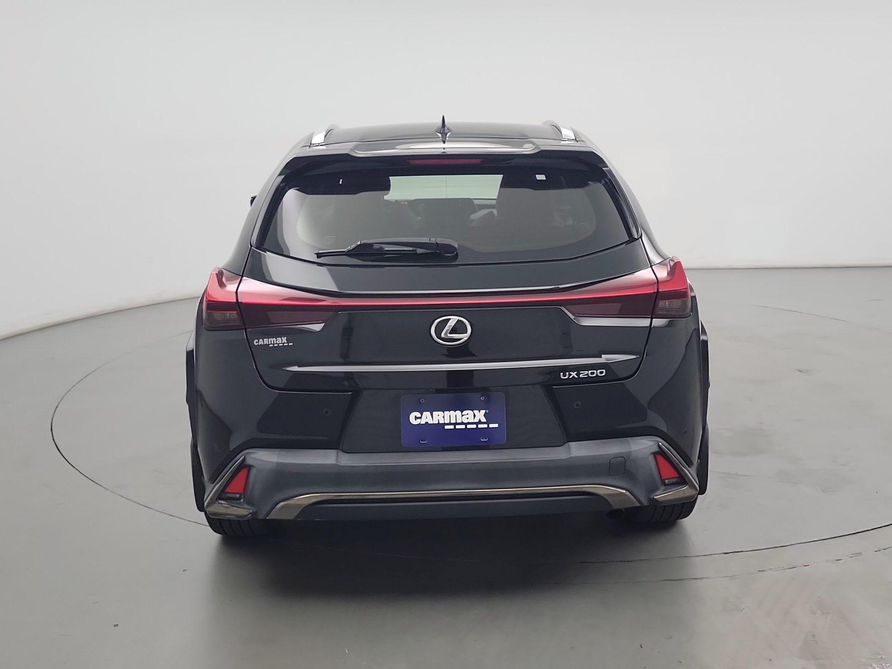Thumbnail: 2022 Lexus UX - 6