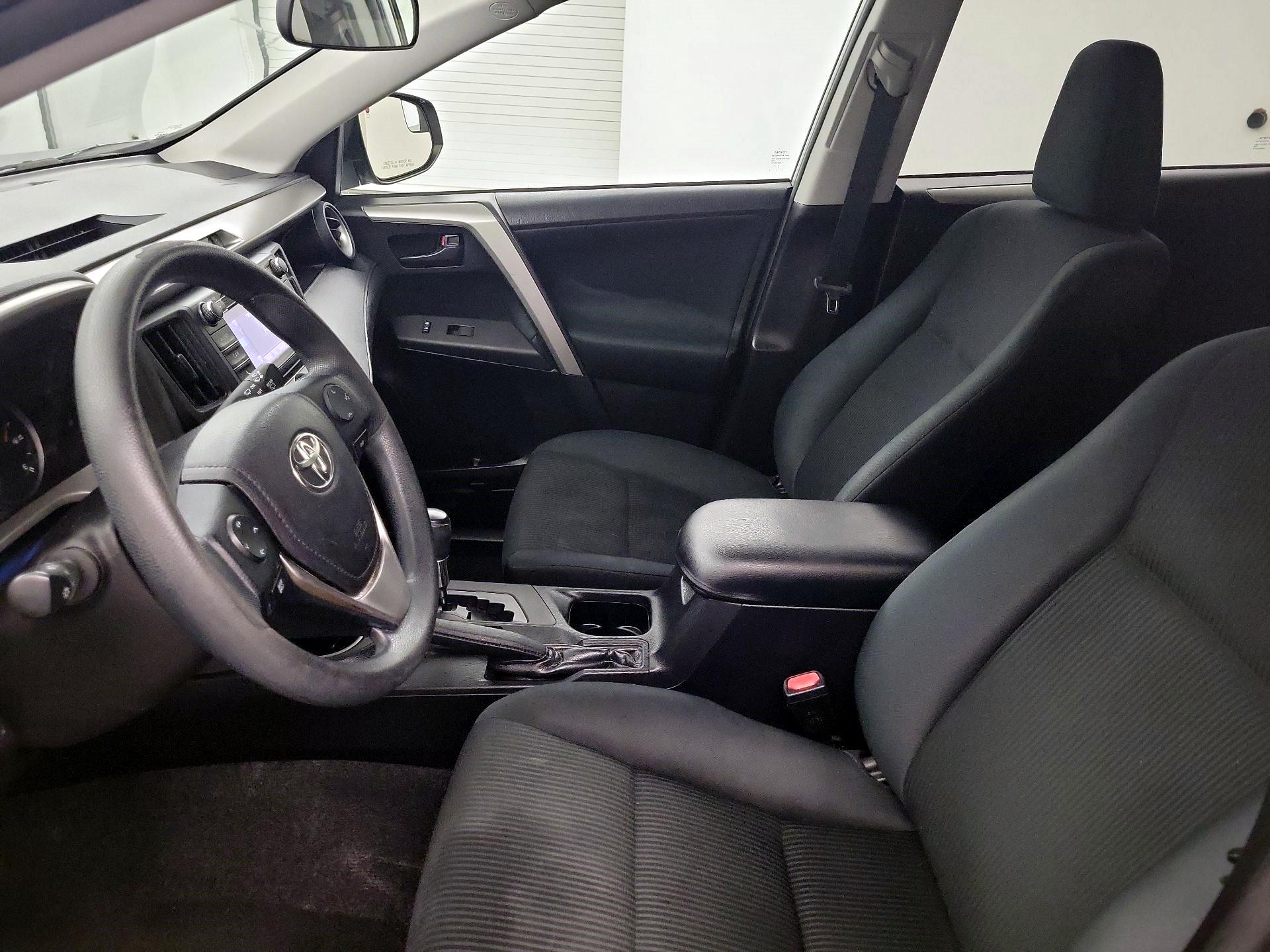 Thumbnail: 2016 Toyota RAV4 - 9
