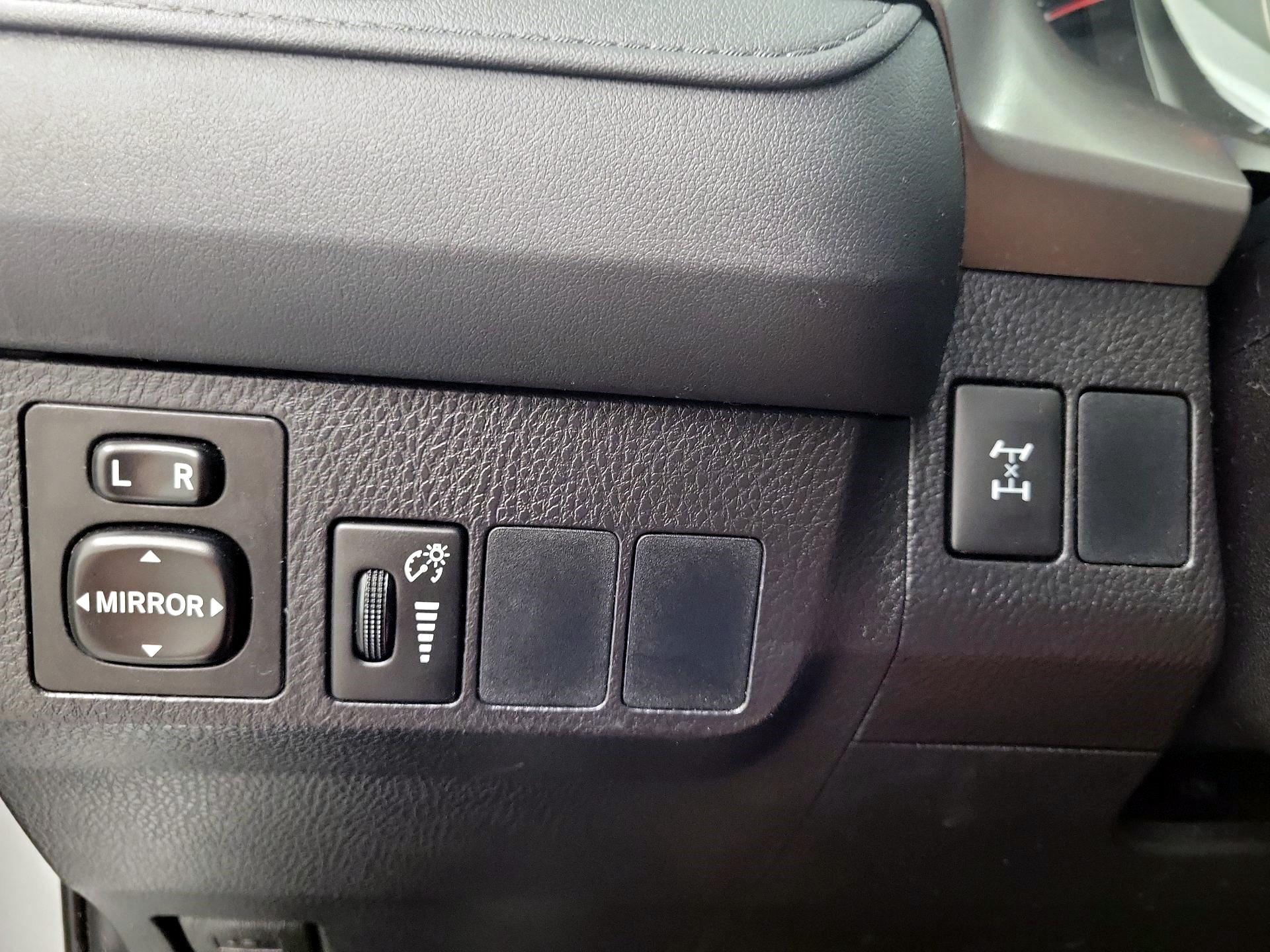 Thumbnail: 2016 Toyota RAV4 - 11