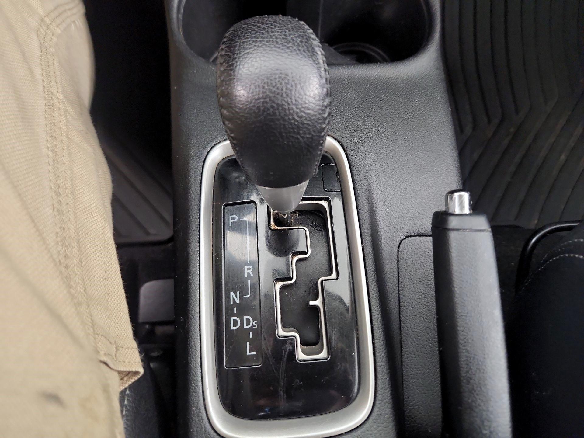 Thumbnail: 2016 Mitsubishi Outlander - 15