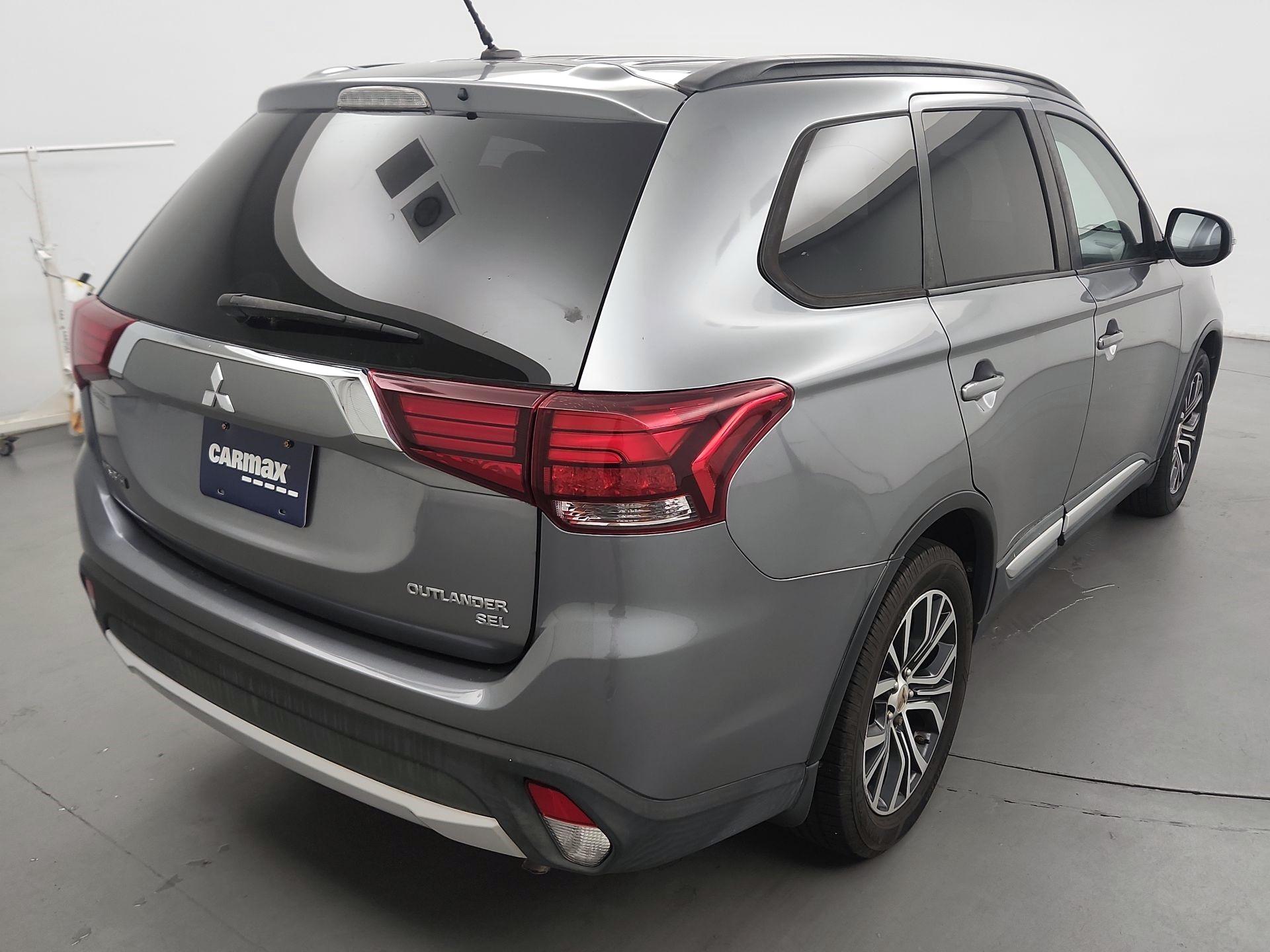 Thumbnail: 2016 Mitsubishi Outlander - 5