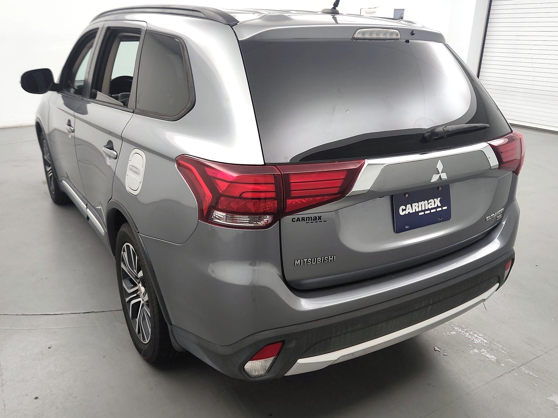 Thumbnail: 2016 Mitsubishi Outlander - 7