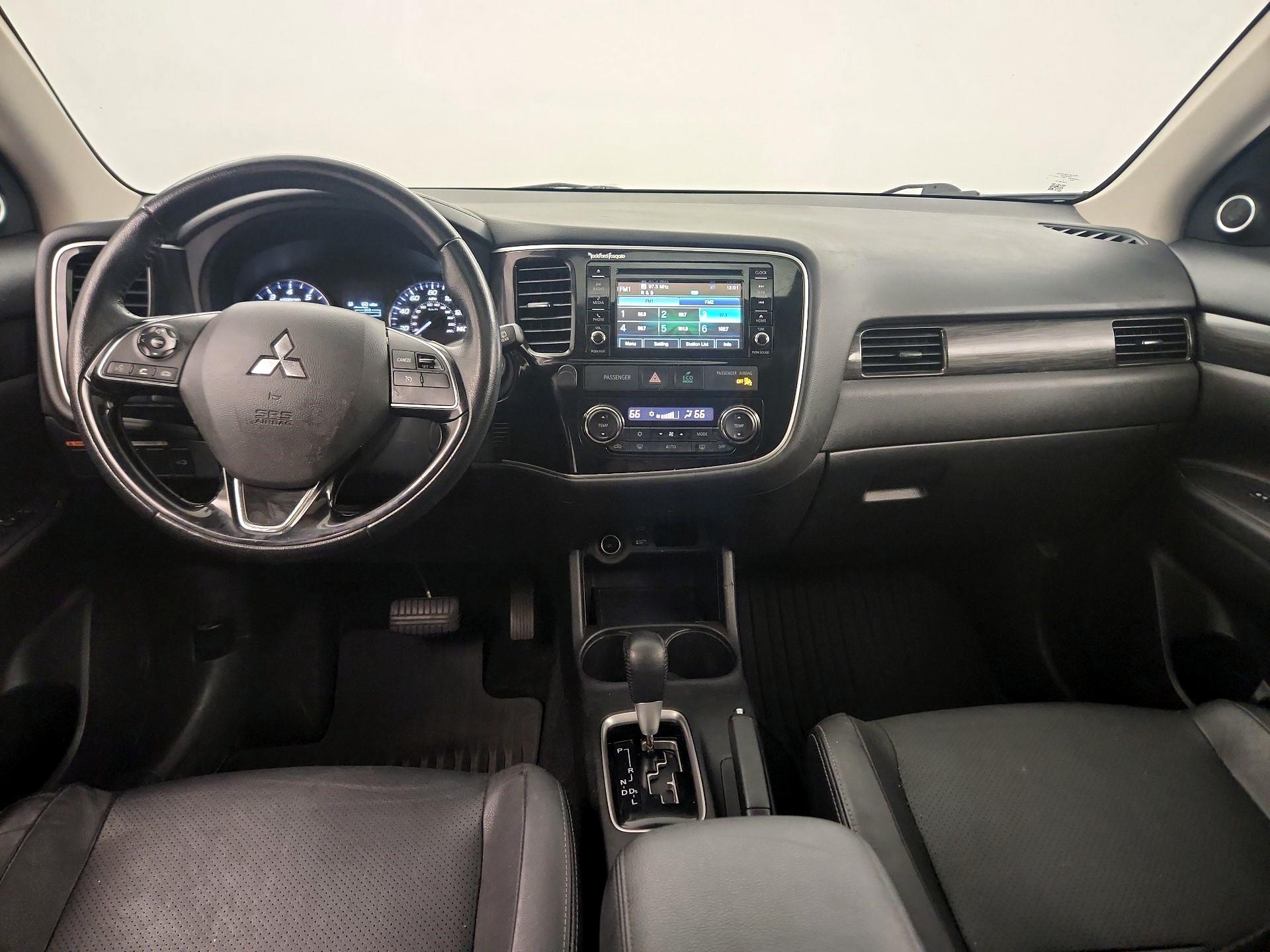 Thumbnail: 2016 Mitsubishi Outlander - 8