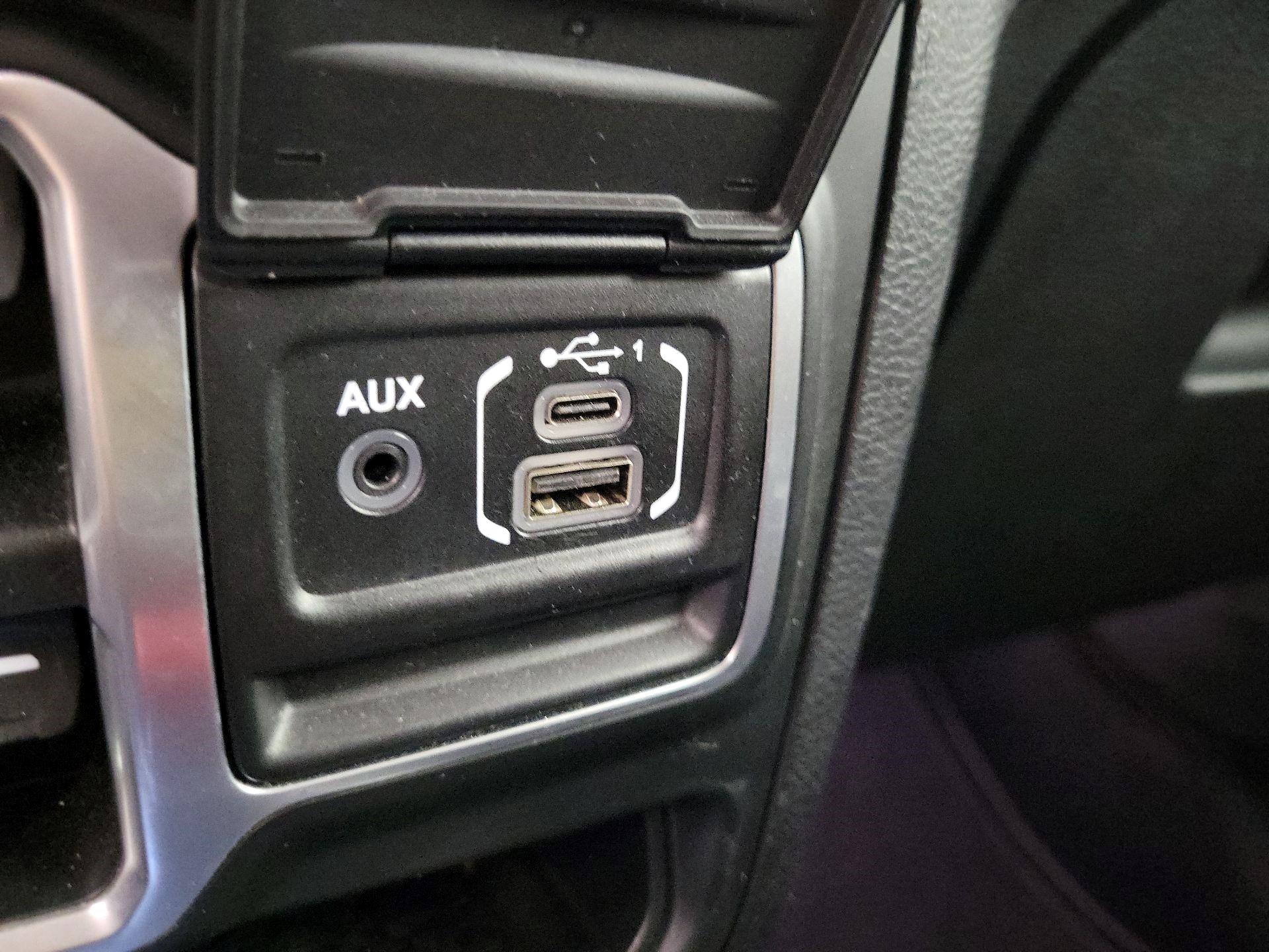 Thumbnail: 2018 Jeep Wrangler - 17