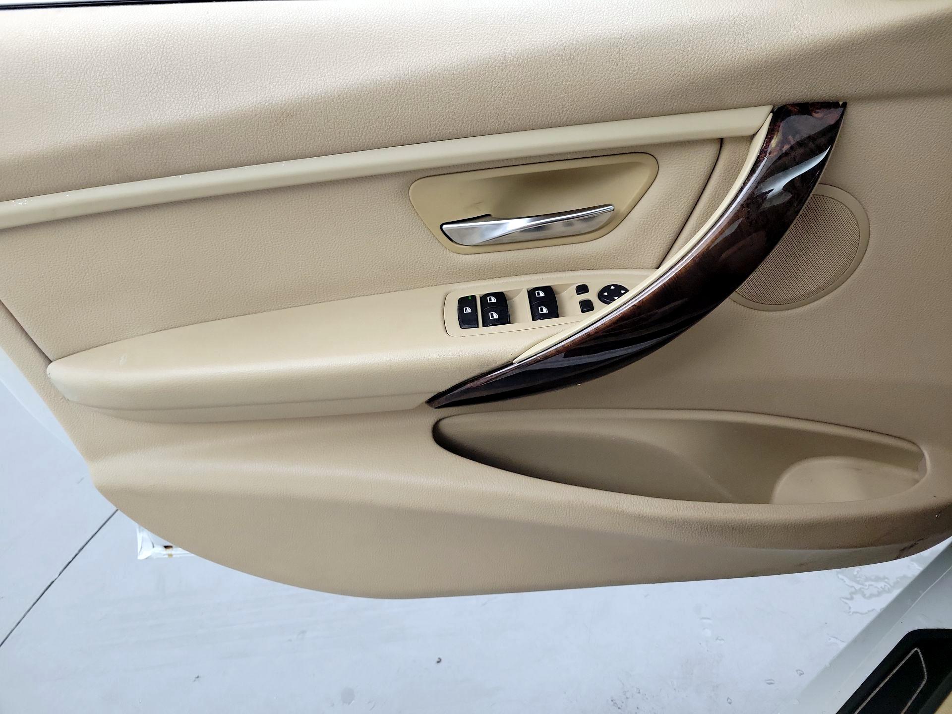 Thumbnail: 2014 BMW 3 Series - 10