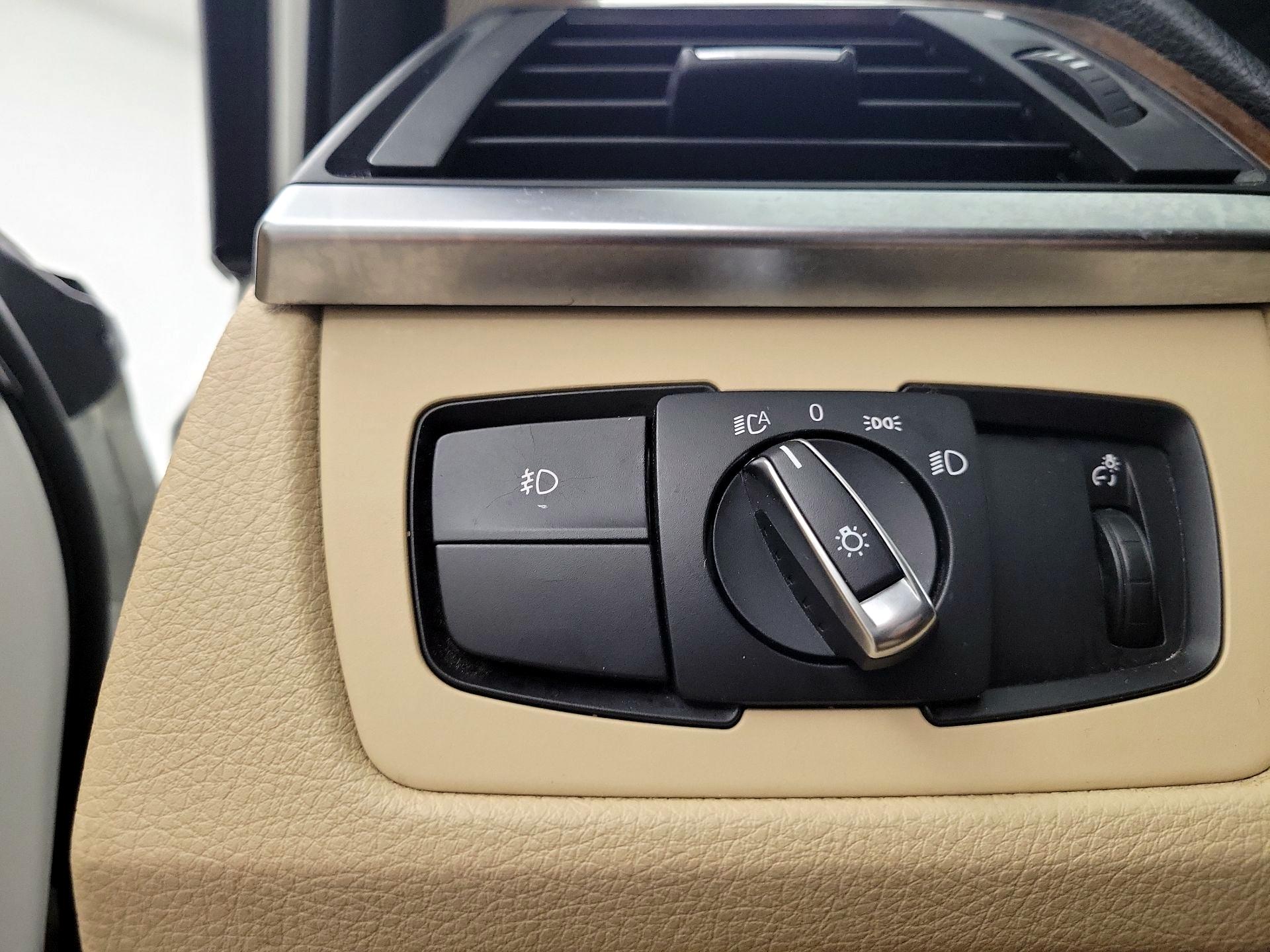 Thumbnail: 2014 BMW 3 Series - 11