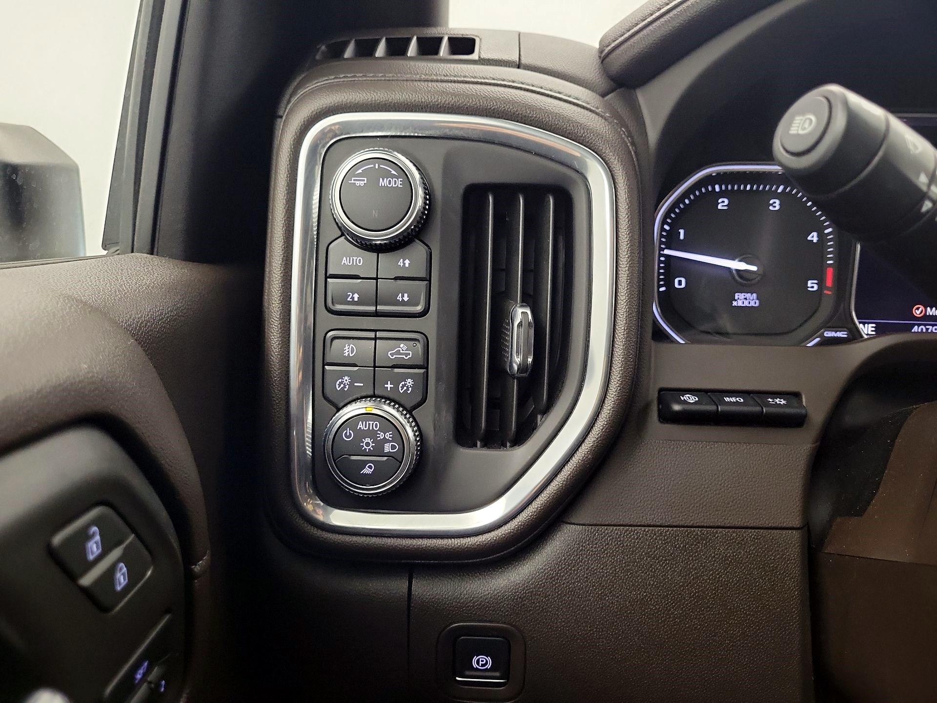 Thumbnail: 2023 GMC Sierra 3500 - 11
