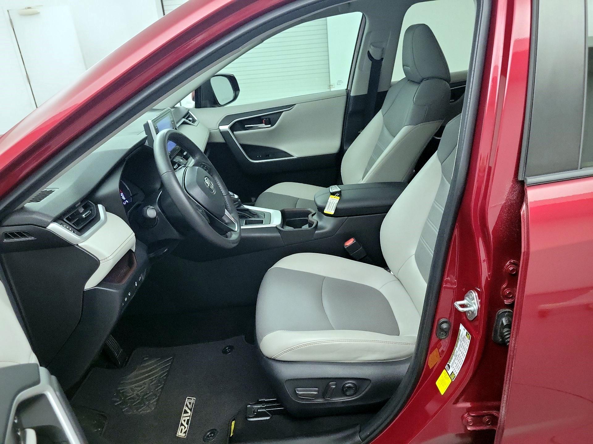 Thumbnail: 2019 Toyota RAV4 - 9