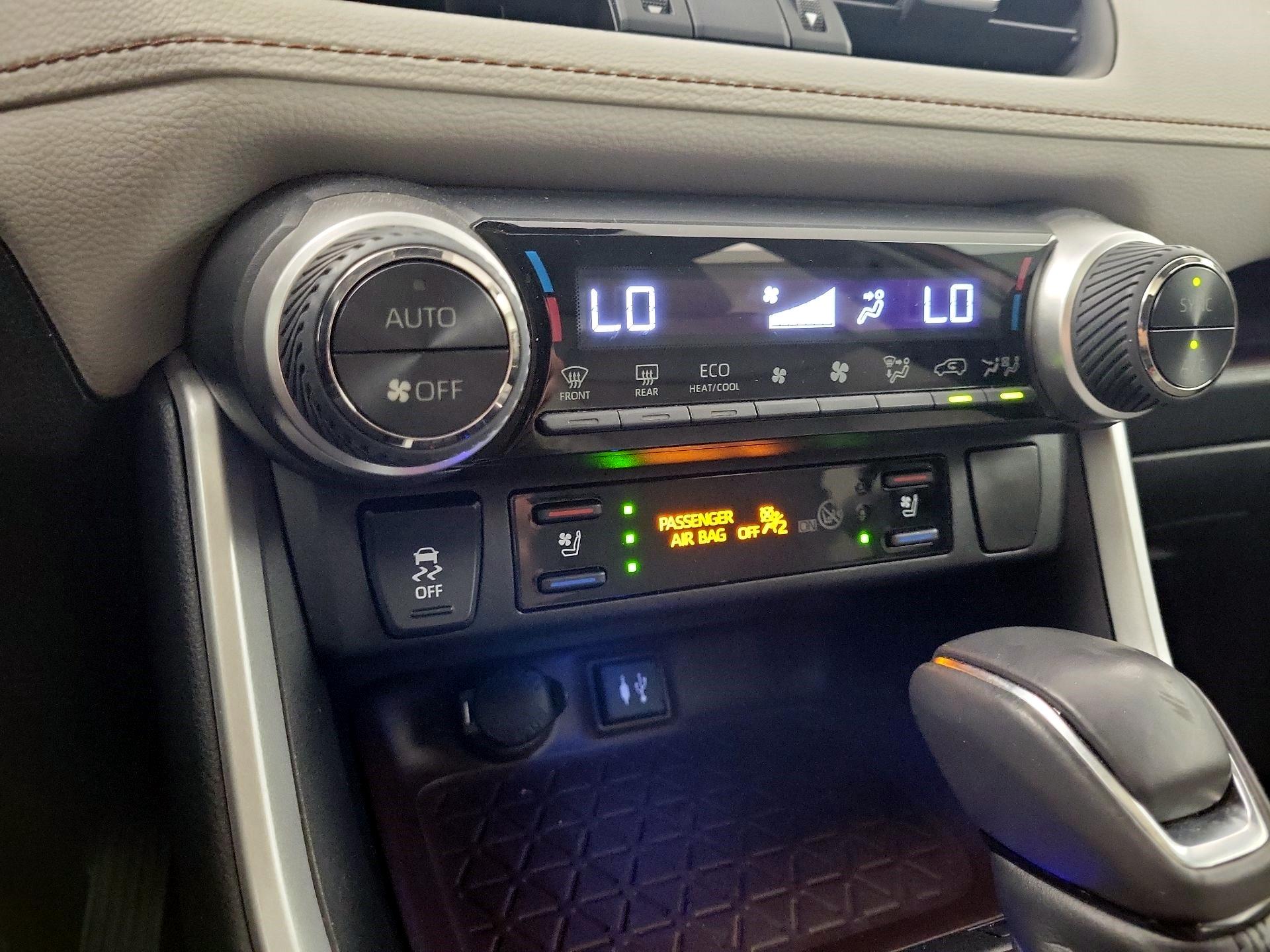 Thumbnail: 2019 Toyota RAV4 - 15