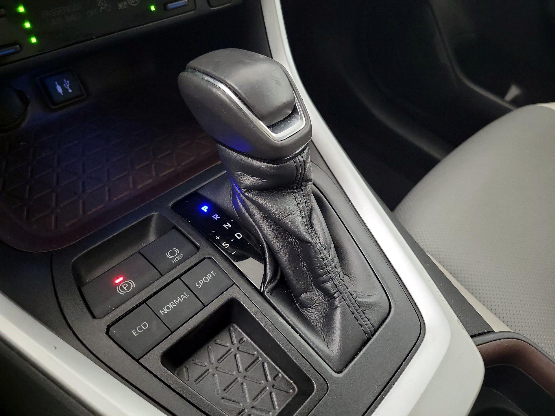 Thumbnail: 2019 Toyota RAV4 - 16