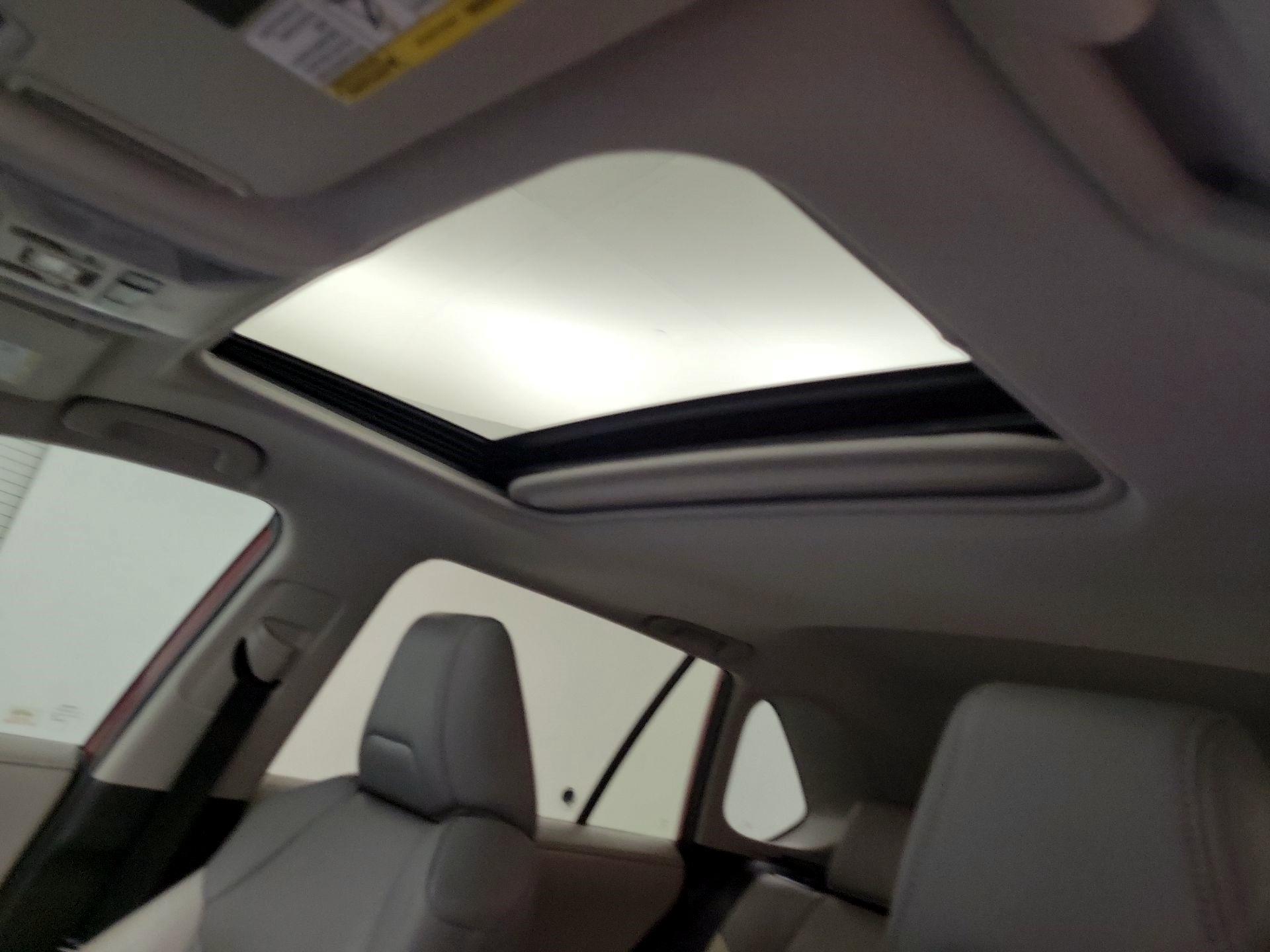 Thumbnail: 2019 Toyota RAV4 - 18