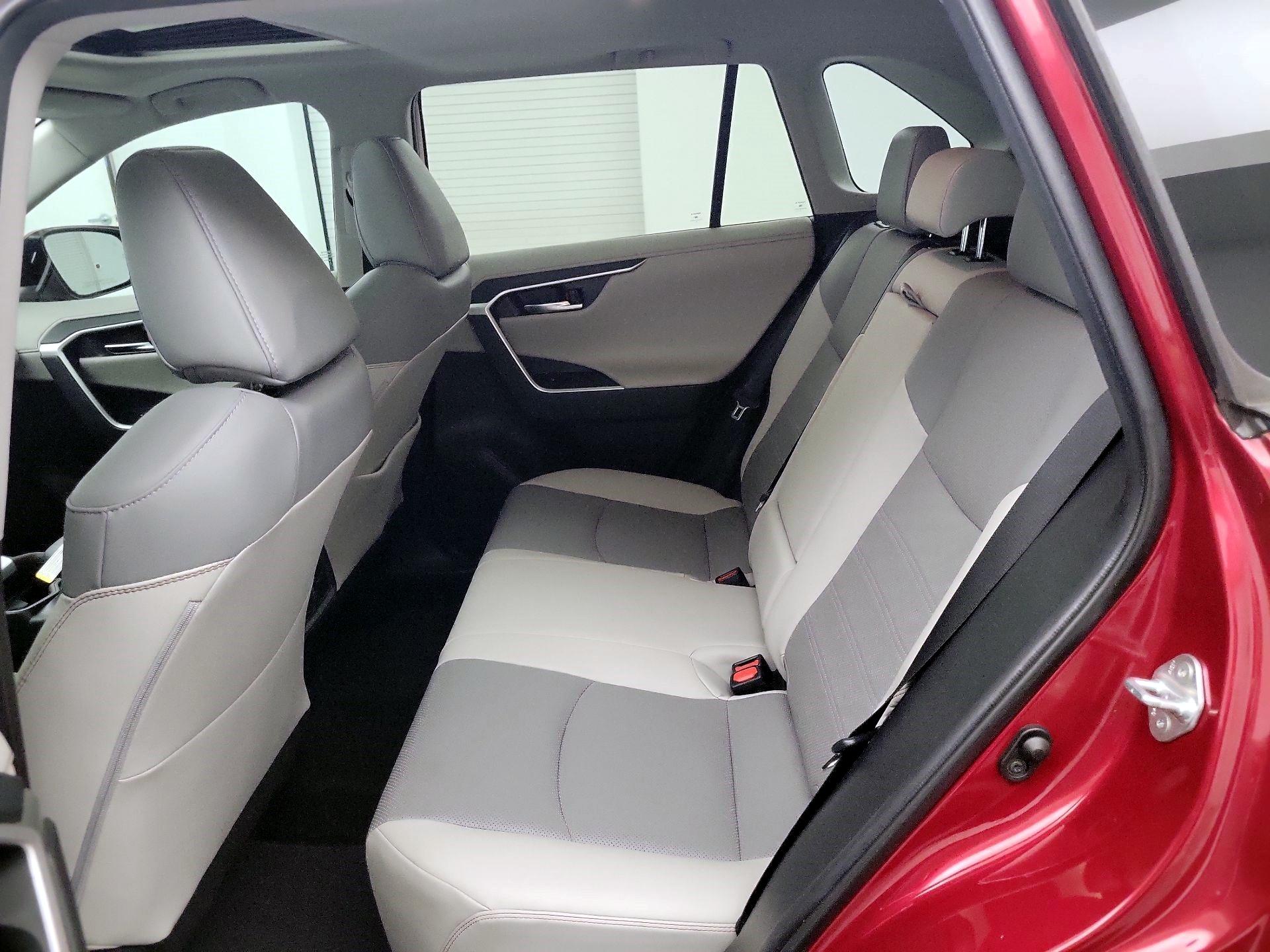 Thumbnail: 2019 Toyota RAV4 - 19