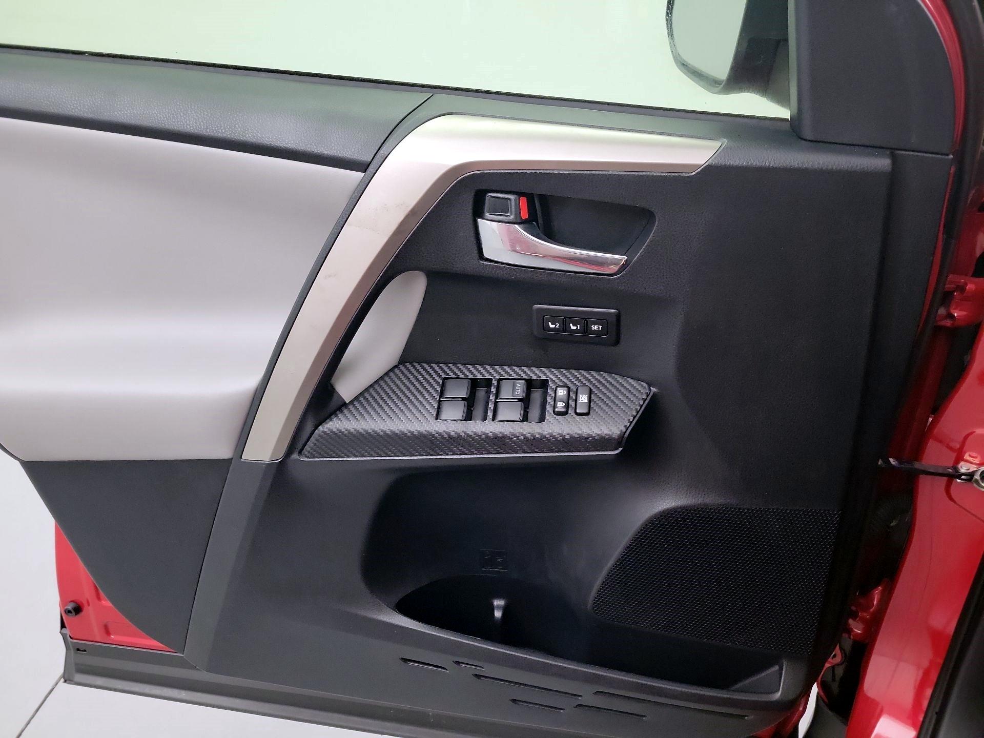 Thumbnail: 2015 Toyota RAV4 - 10