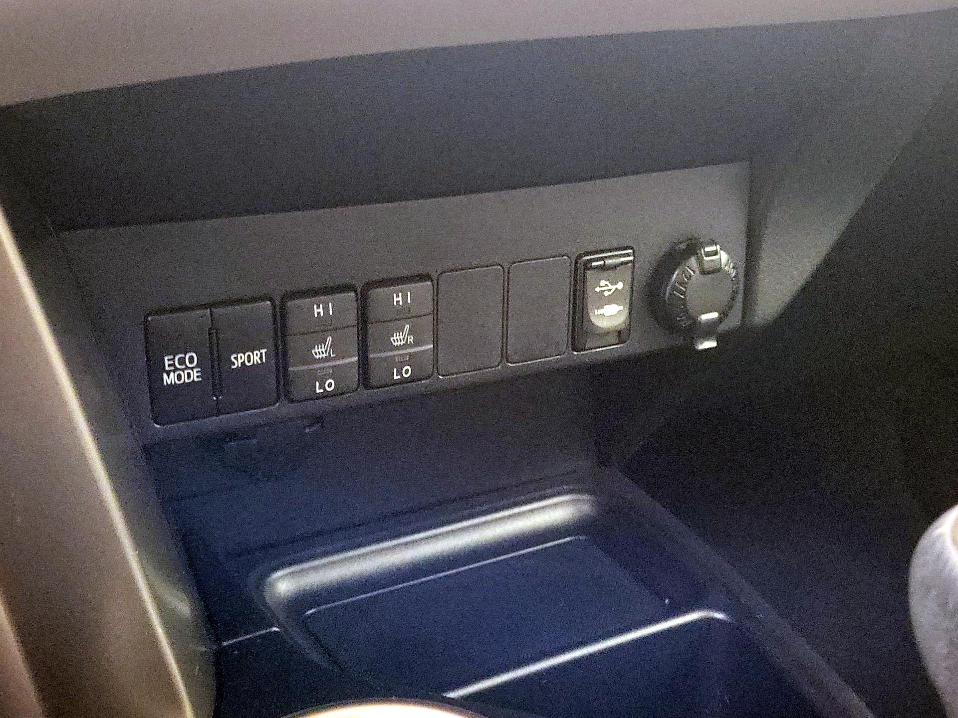 Thumbnail: 2015 Toyota RAV4 - 16