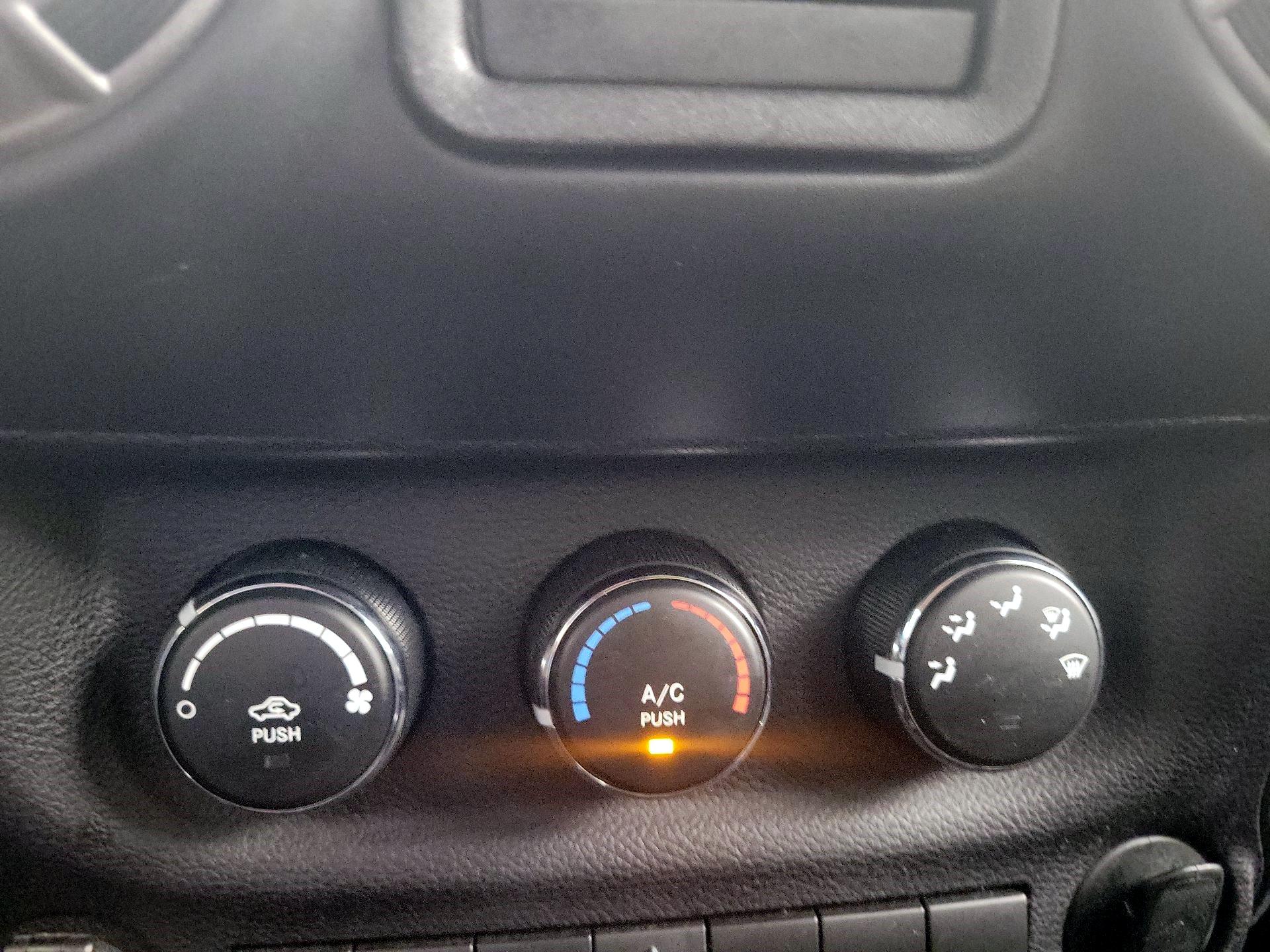 Thumbnail: 2015 Jeep Wrangler - 12