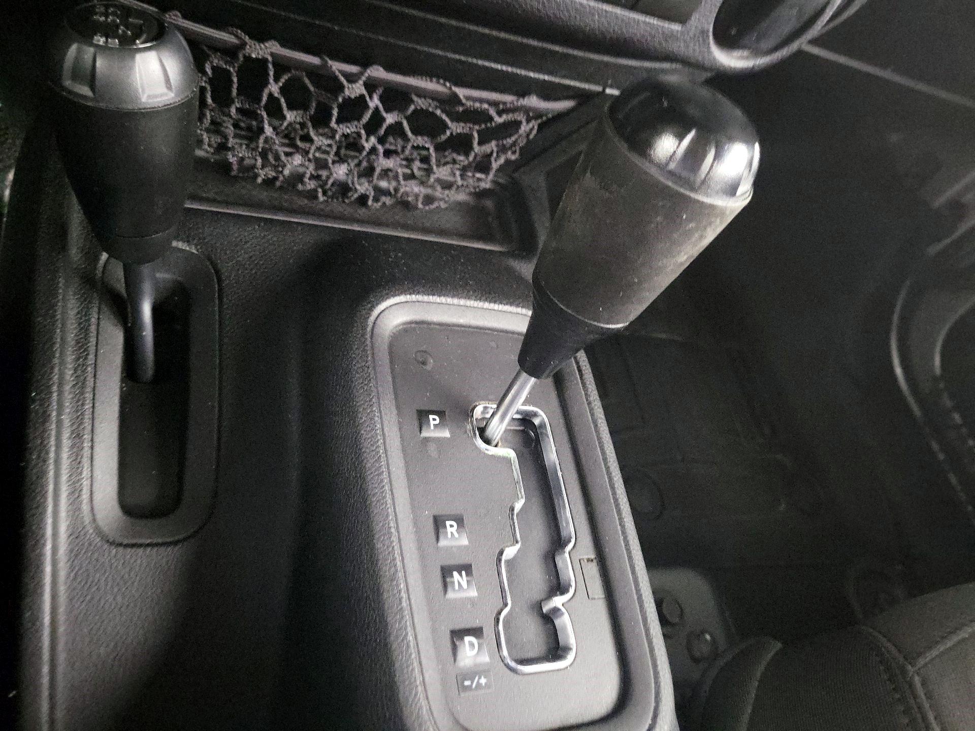 Thumbnail: 2015 Jeep Wrangler - 13