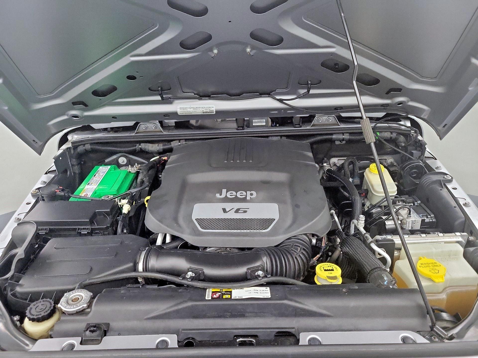 Thumbnail: 2015 Jeep Wrangler - 17