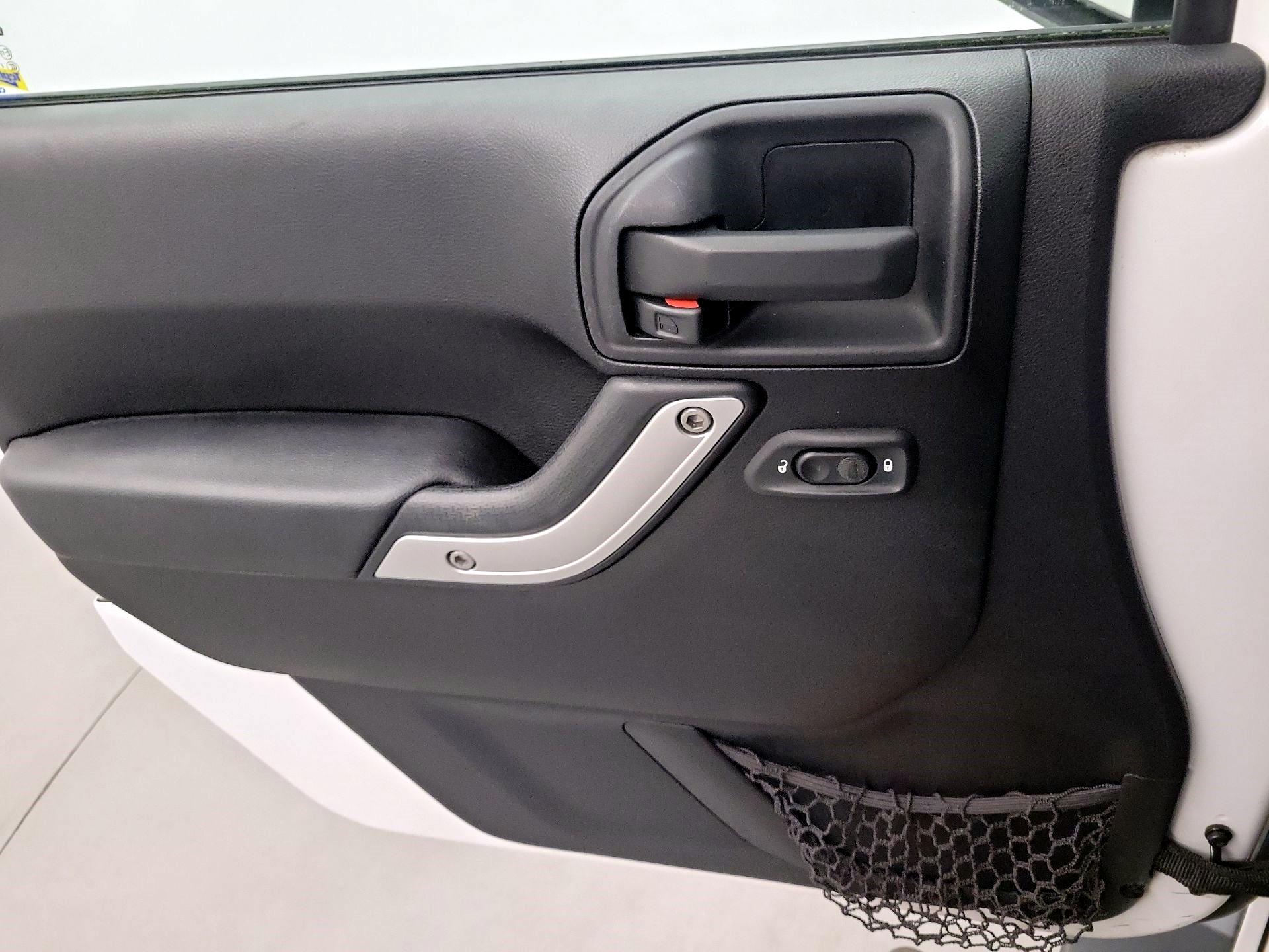 Thumbnail: 2016 Jeep Wrangler - 10