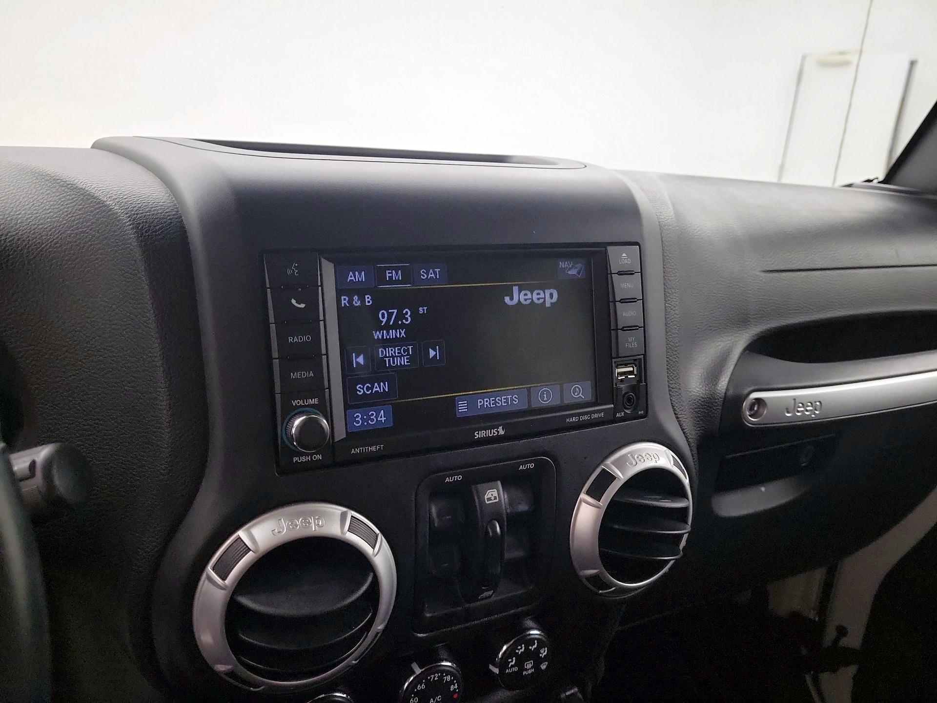 Thumbnail: 2016 Jeep Wrangler - 12
