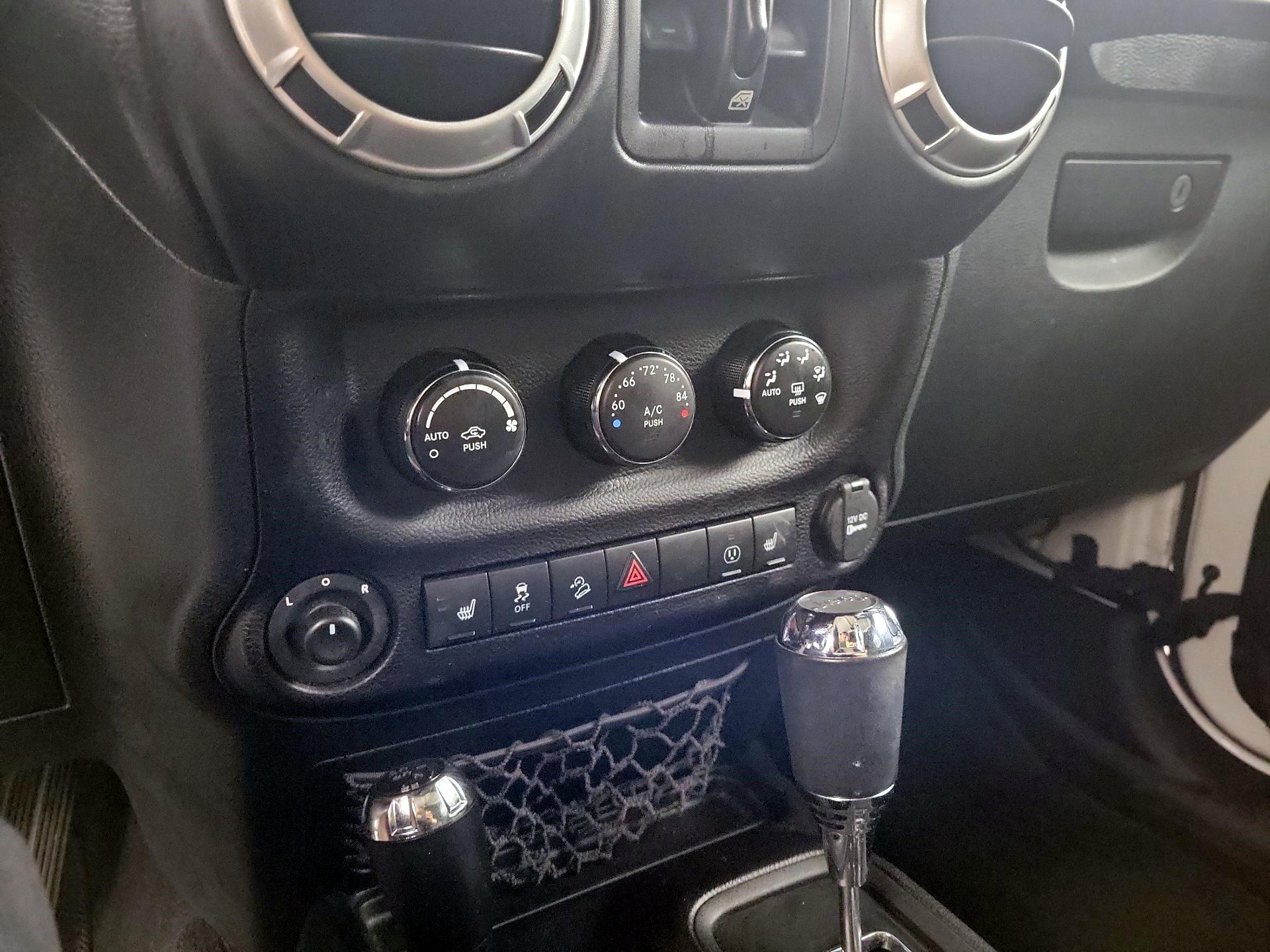 Thumbnail: 2016 Jeep Wrangler - 13