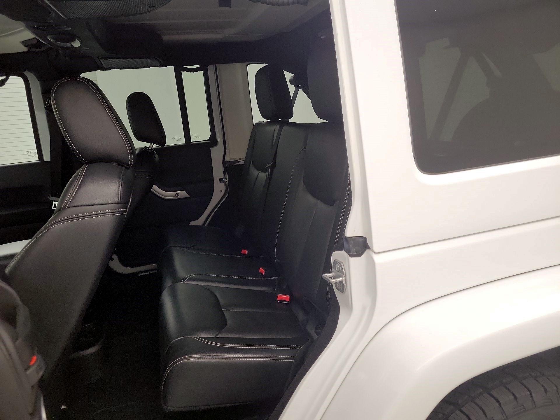 Thumbnail: 2016 Jeep Wrangler - 15