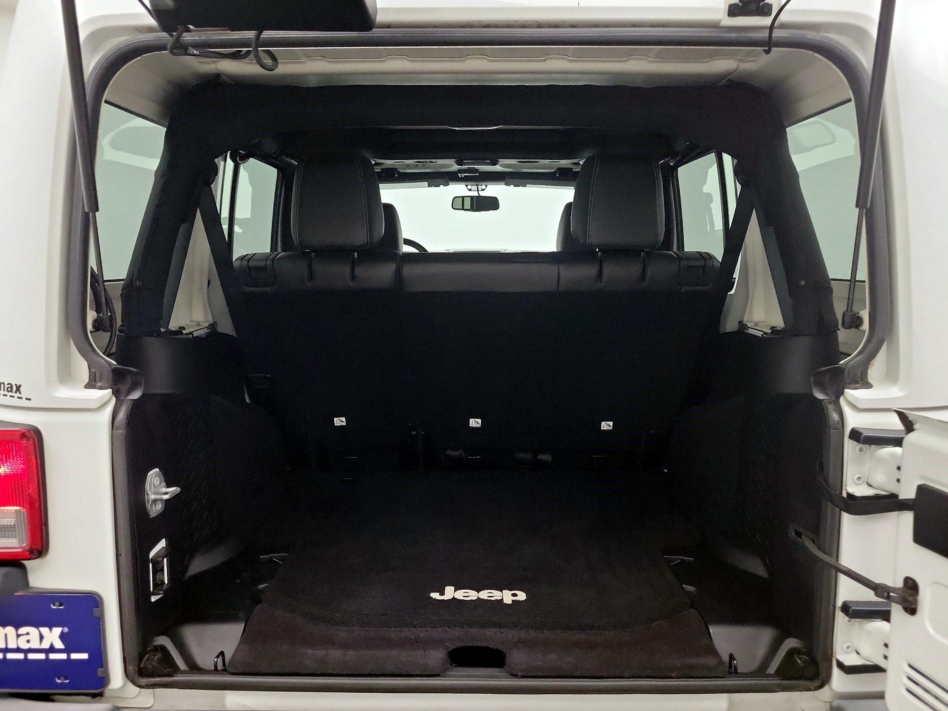 Thumbnail: 2016 Jeep Wrangler - 16