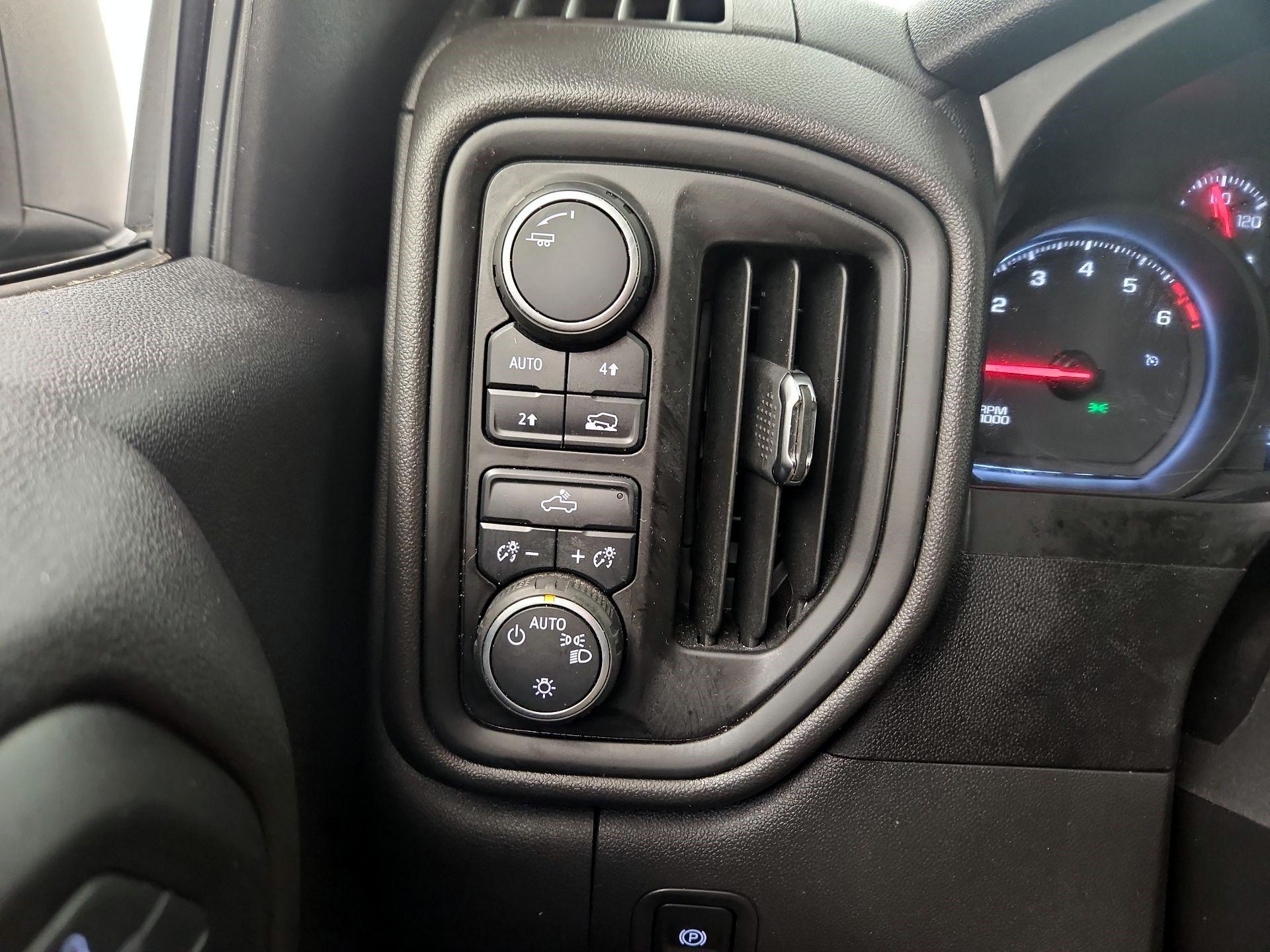Thumbnail: 2020 Chevrolet Silverado 1500 - 11