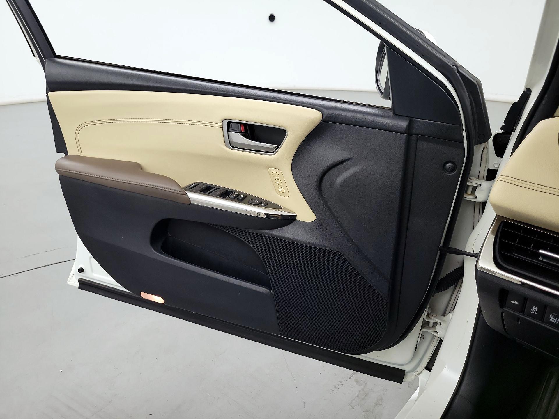 Thumbnail: 2013 Toyota Avalon - 12