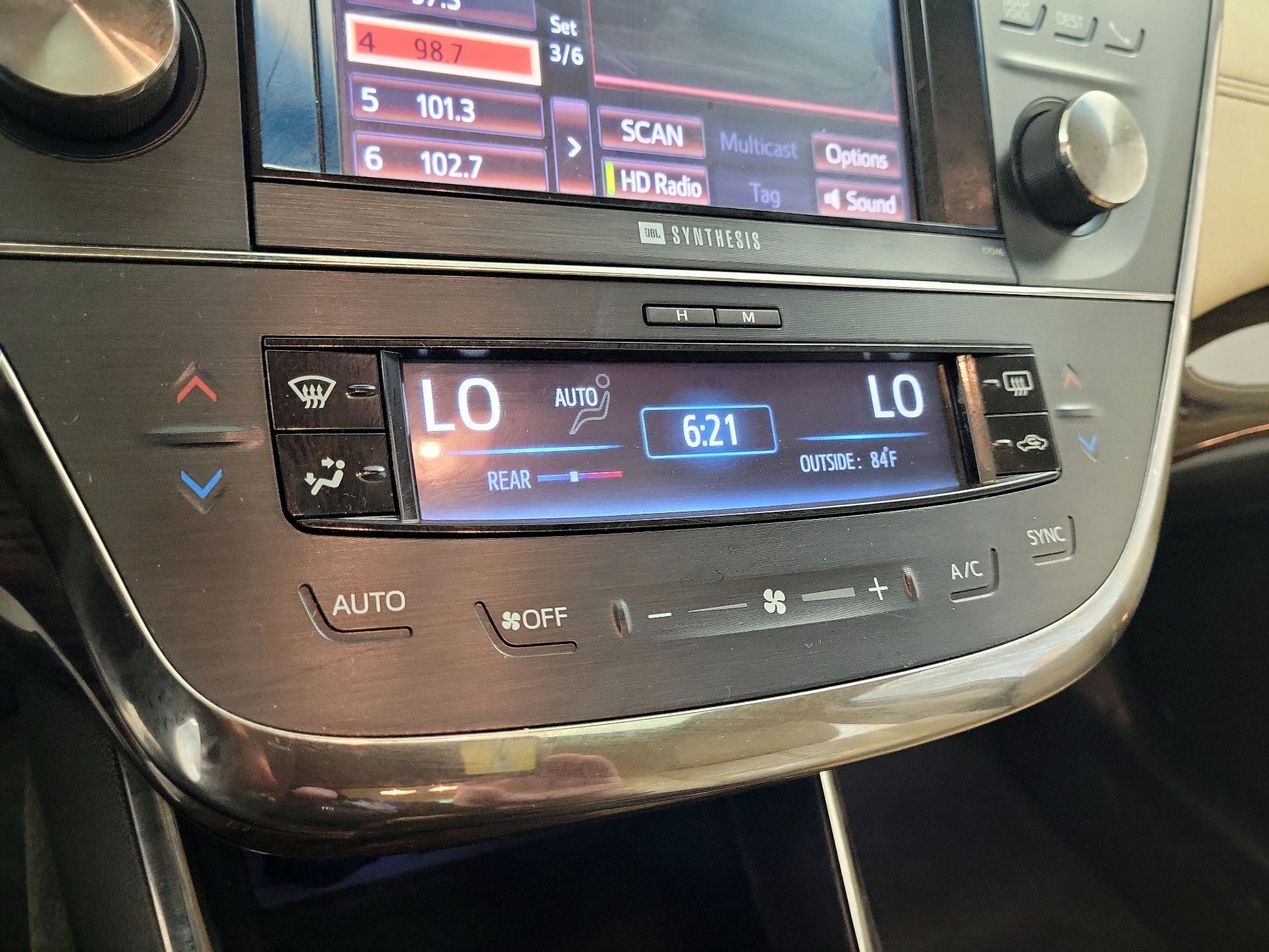 Thumbnail: 2013 Toyota Avalon - 16
